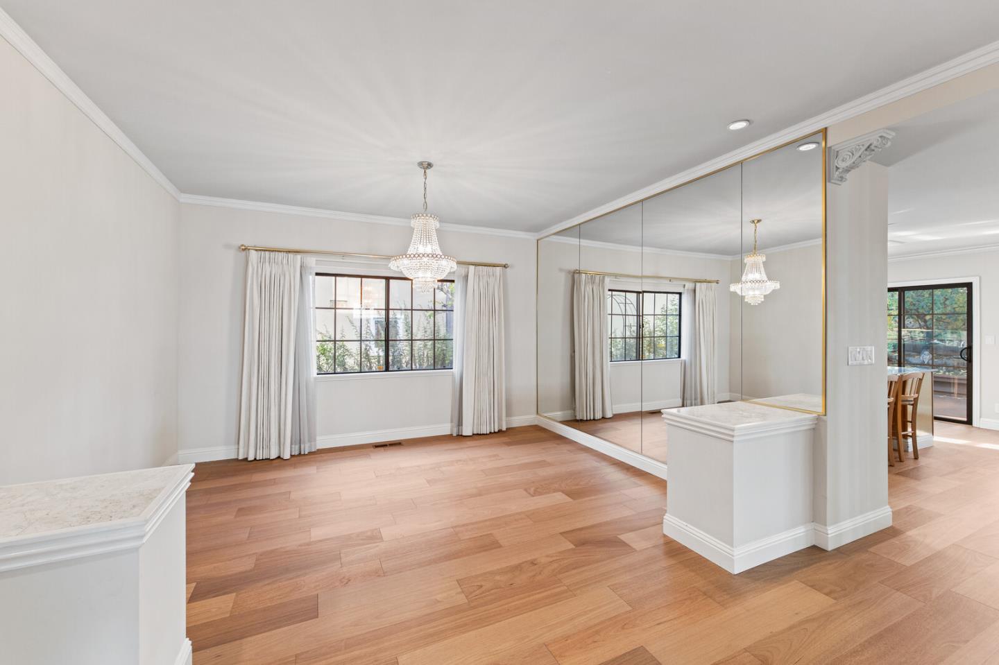 Detail Gallery Image 3 of 18 For 2412 Hillside Dr, Burlingame,  CA 94010 - 4 Beds | 3/1 Baths