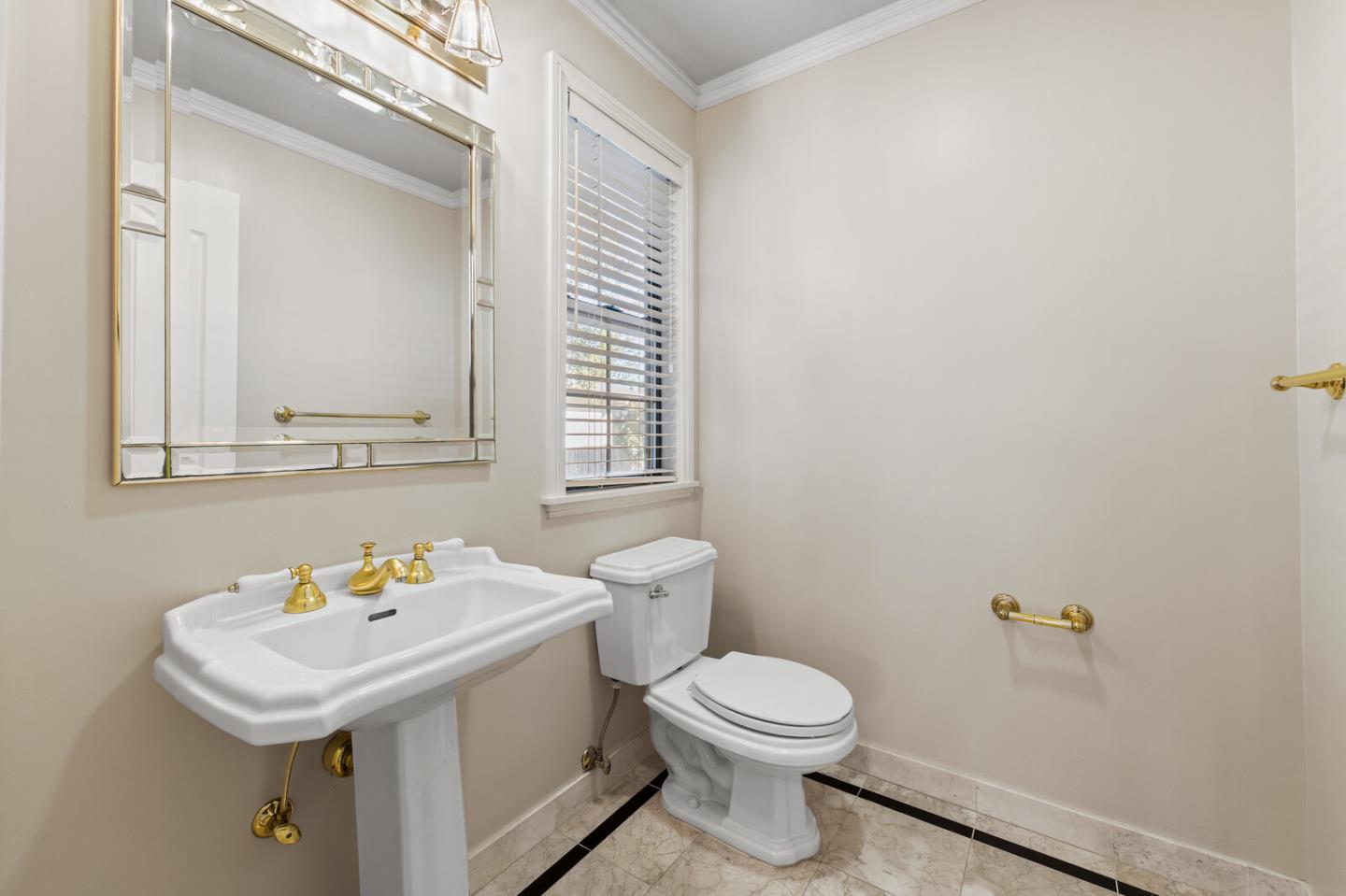 Detail Gallery Image 7 of 18 For 2412 Hillside Dr, Burlingame,  CA 94010 - 4 Beds | 3/1 Baths