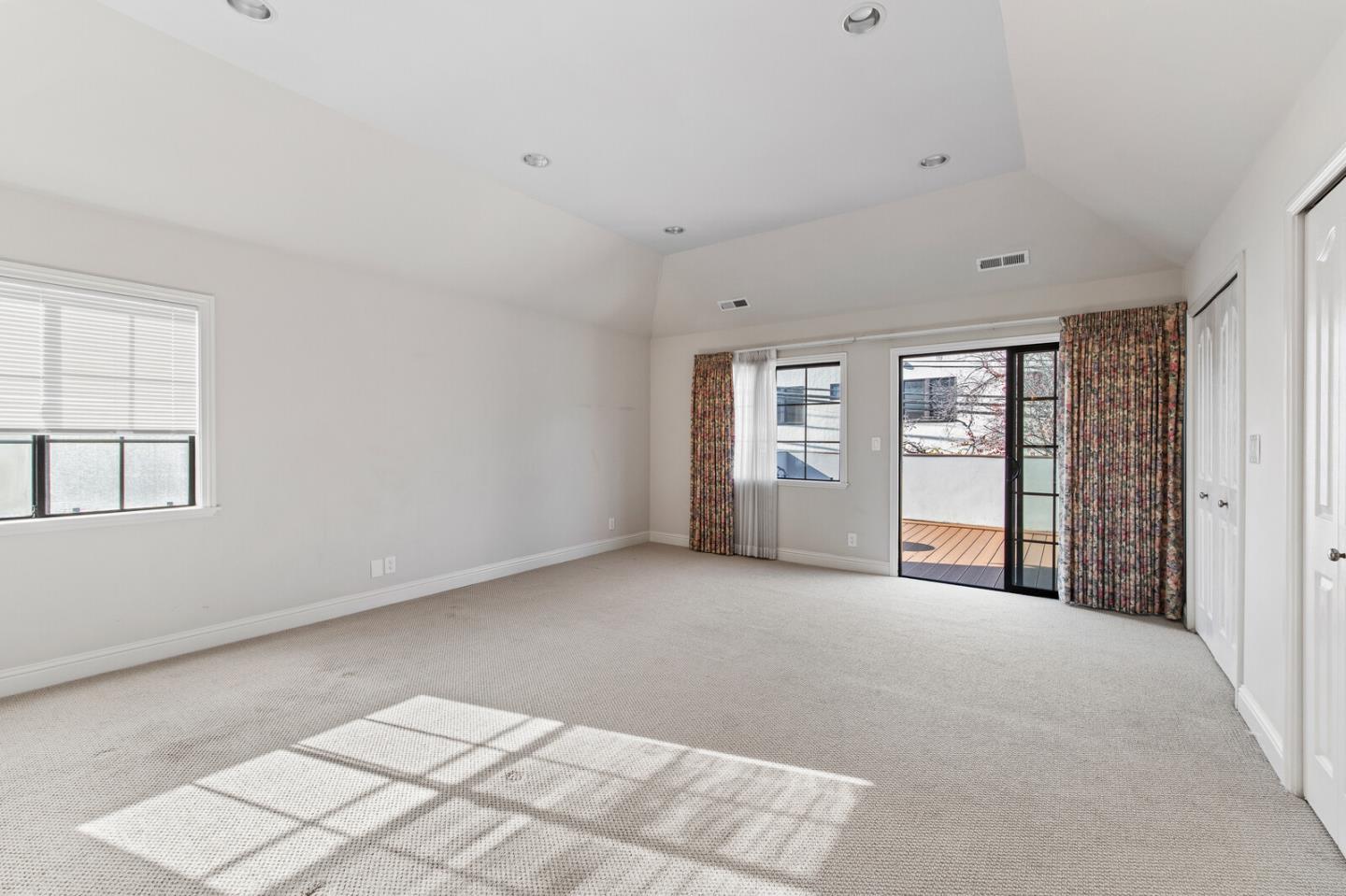 Detail Gallery Image 8 of 18 For 2412 Hillside Dr, Burlingame,  CA 94010 - 4 Beds | 3/1 Baths