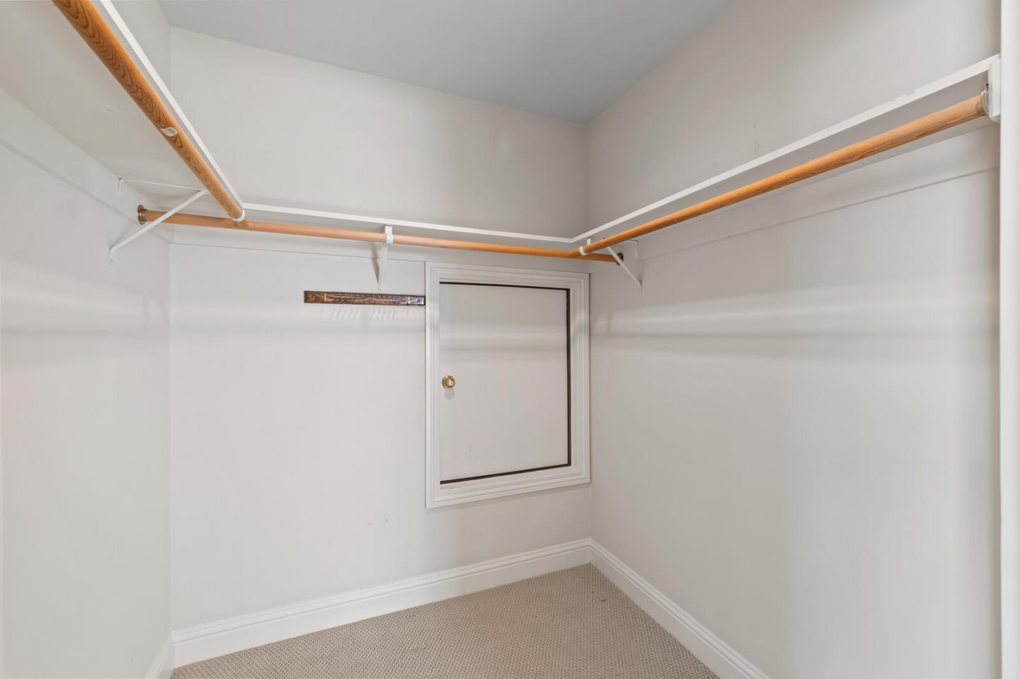 Detail Gallery Image 9 of 18 For 2412 Hillside Dr, Burlingame,  CA 94010 - 4 Beds | 3/1 Baths