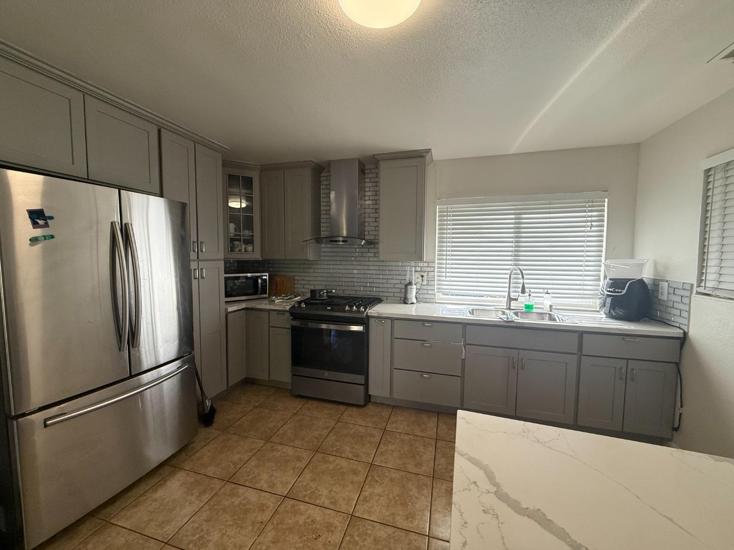 Detail Gallery Image 4 of 10 For 17270 Grand Prix Way, Morgan Hill,  CA 95037 - 3 Beds | 2 Baths