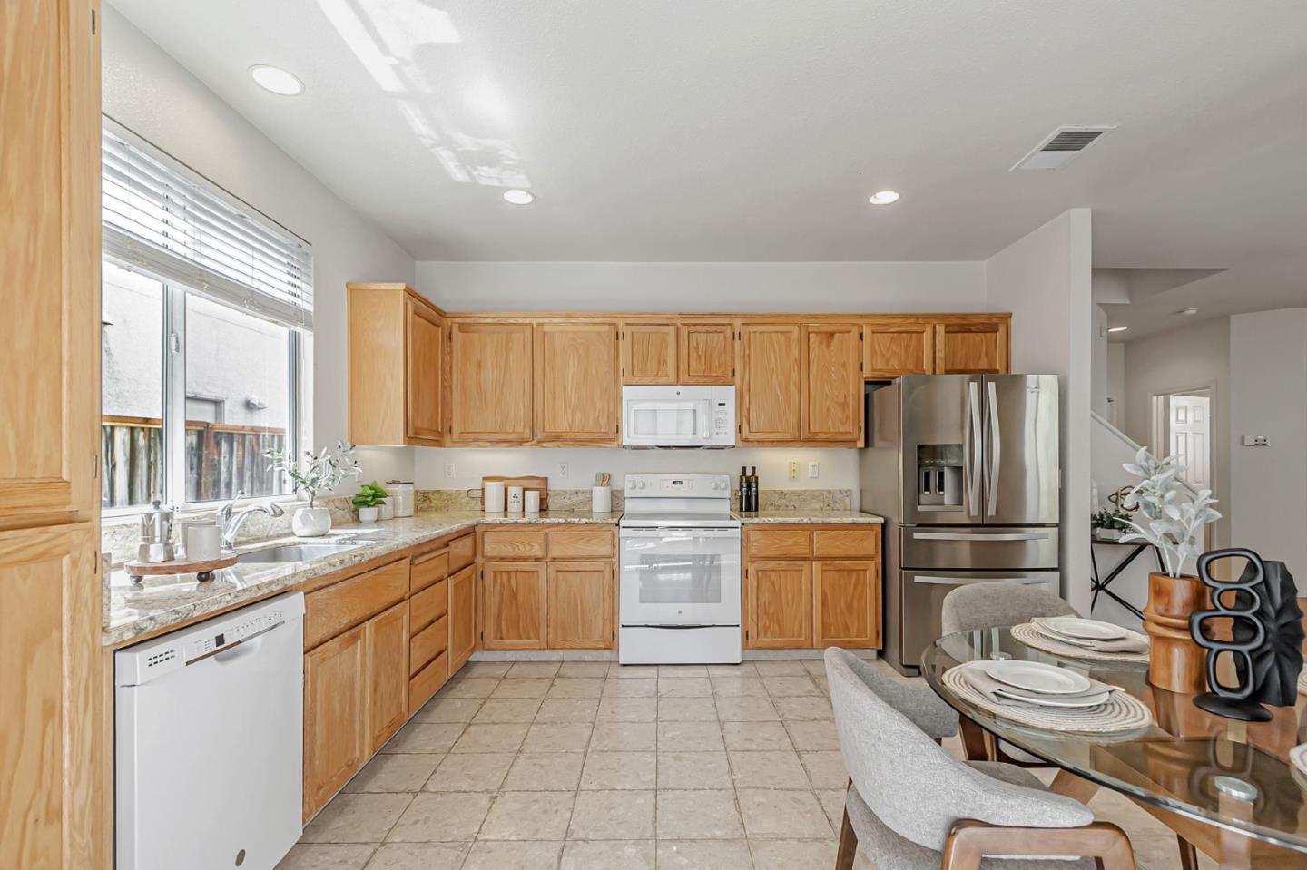 Detail Gallery Image 9 of 55 For 2213 Wigeon Ct, San Leandro,  CA 94579 - 3 Beds | 2/1 Baths