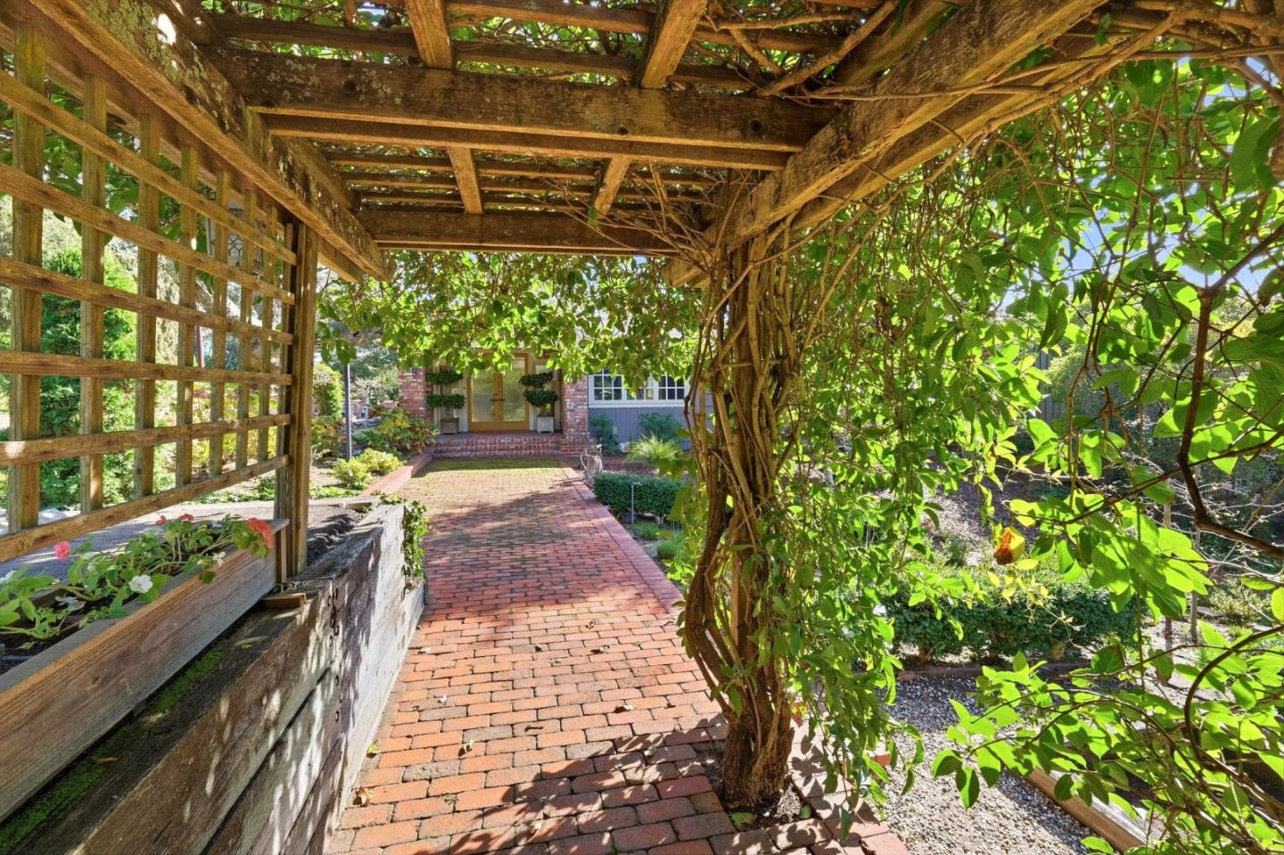 Detail Gallery Image 34 of 62 For 340 Cress Rd, Santa Cruz,  CA 95060 - 4 Beds | 3/1 Baths