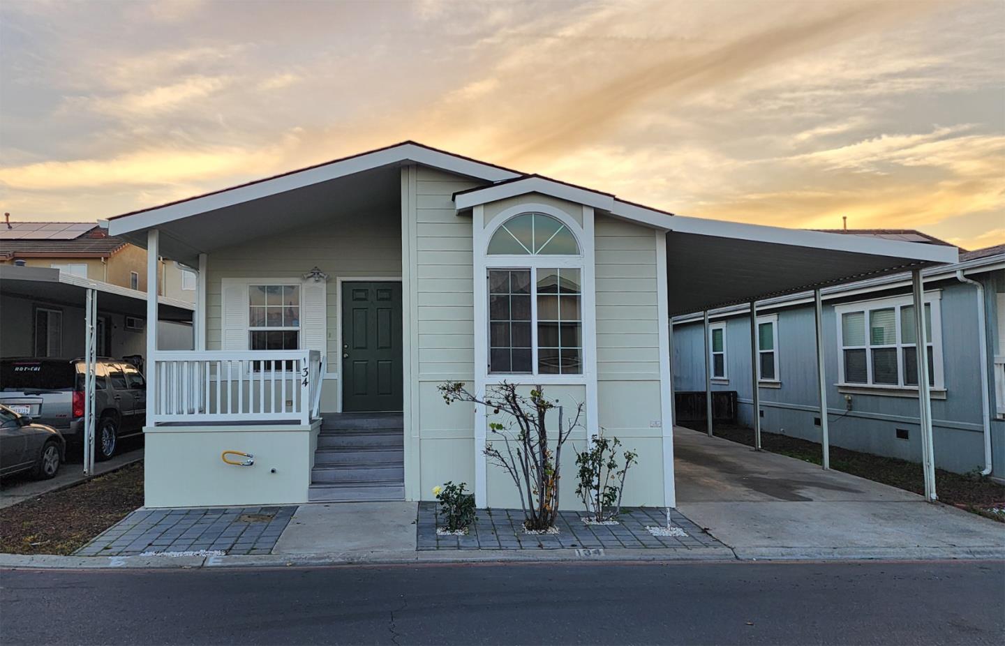 Detail Gallery Image 2 of 11 For 555 Umbarger Rd #134,  San Jose,  CA 95111 - 3 Beds | 2 Baths