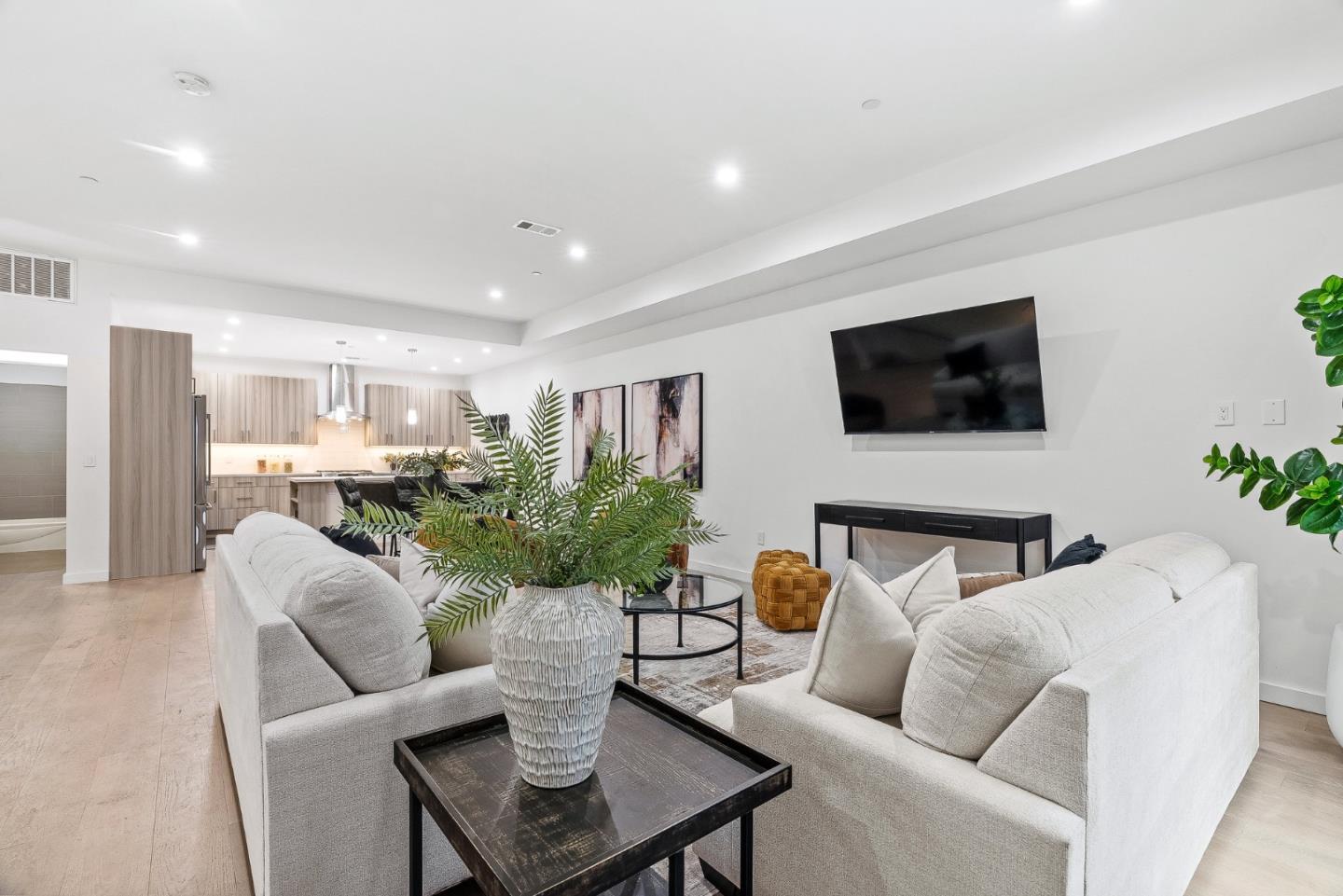 Detail Gallery Image 10 of 34 For 908 Woodside Rd, Redwood City,  CA 94061 - 3 Beds | 3 Baths