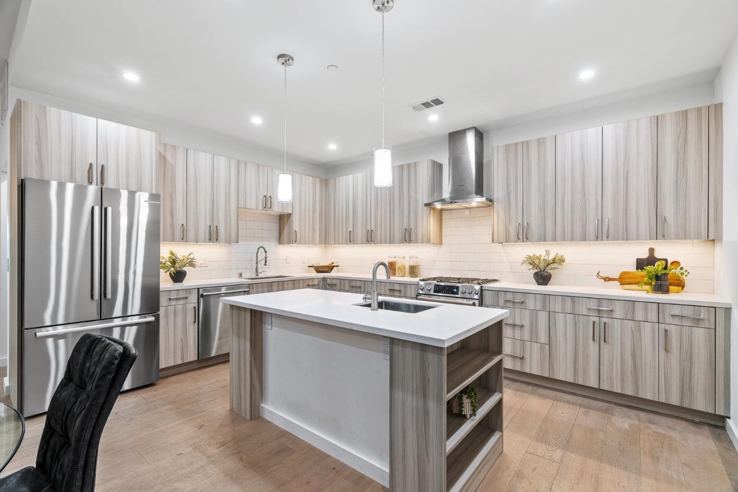 Detail Gallery Image 13 of 34 For 908 Woodside Rd, Redwood City,  CA 94061 - 3 Beds | 3 Baths