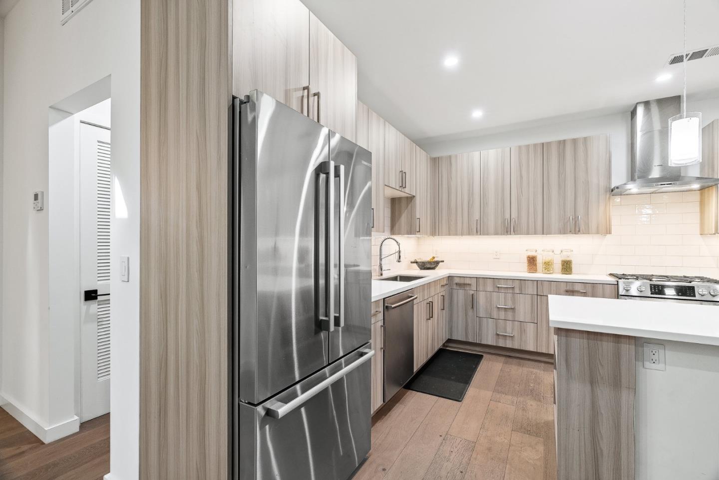 Detail Gallery Image 16 of 34 For 908 Woodside Rd, Redwood City,  CA 94061 - 3 Beds | 3 Baths