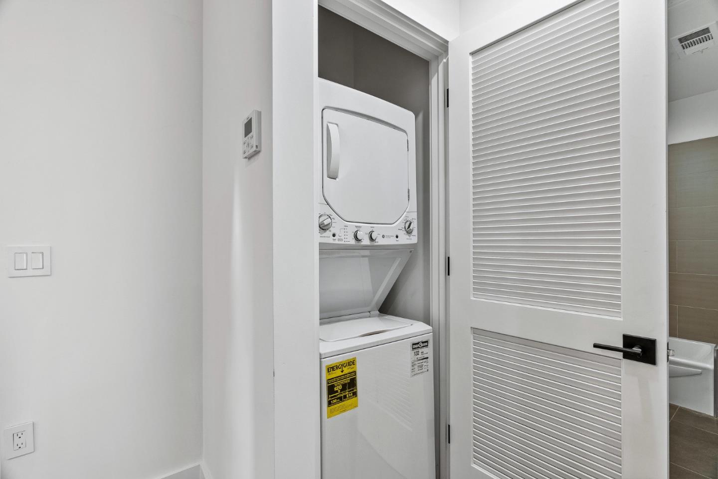 Detail Gallery Image 18 of 34 For 908 Woodside Rd, Redwood City,  CA 94061 - 3 Beds | 3 Baths