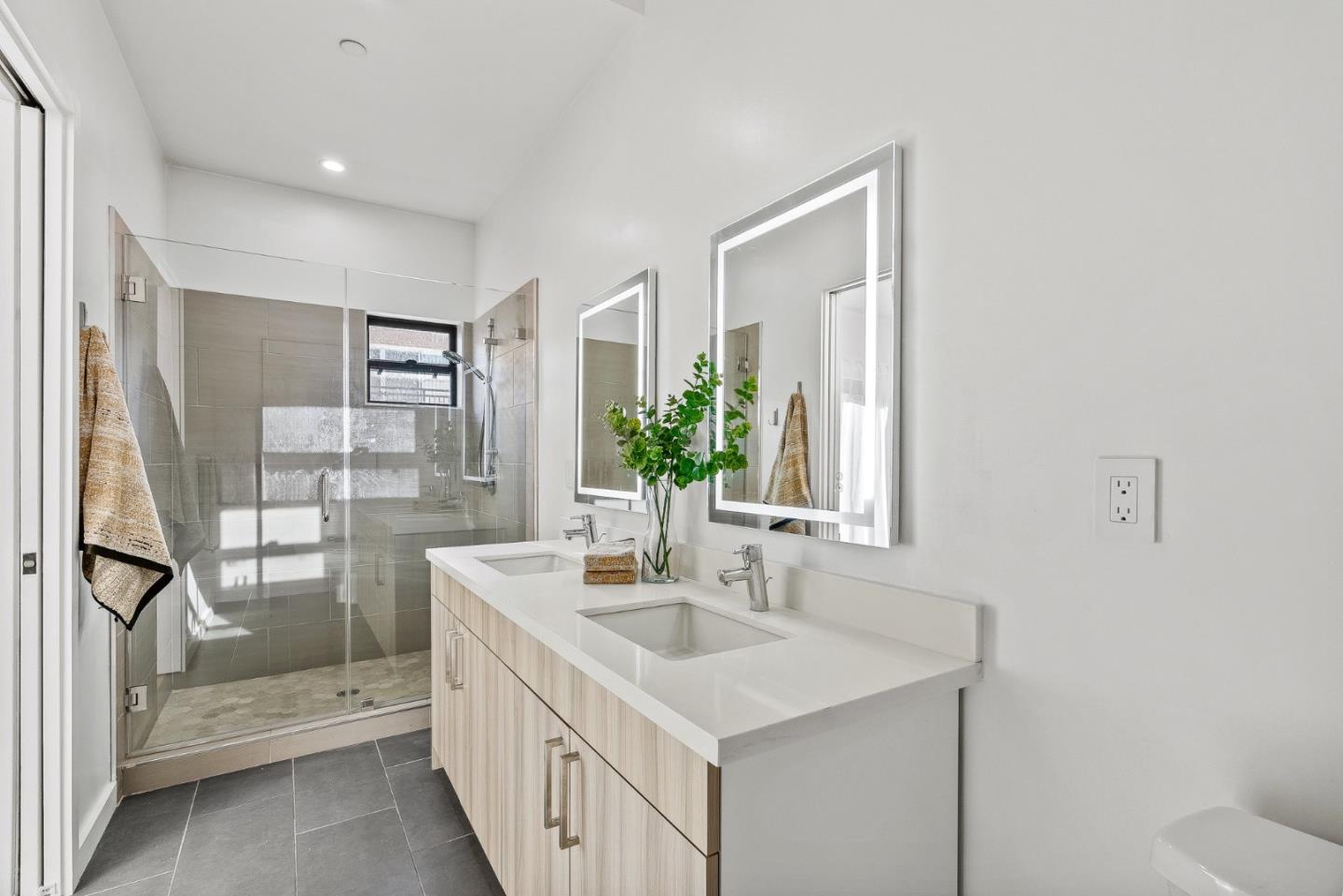 Detail Gallery Image 27 of 34 For 908 Woodside Rd, Redwood City,  CA 94061 - 3 Beds | 3 Baths