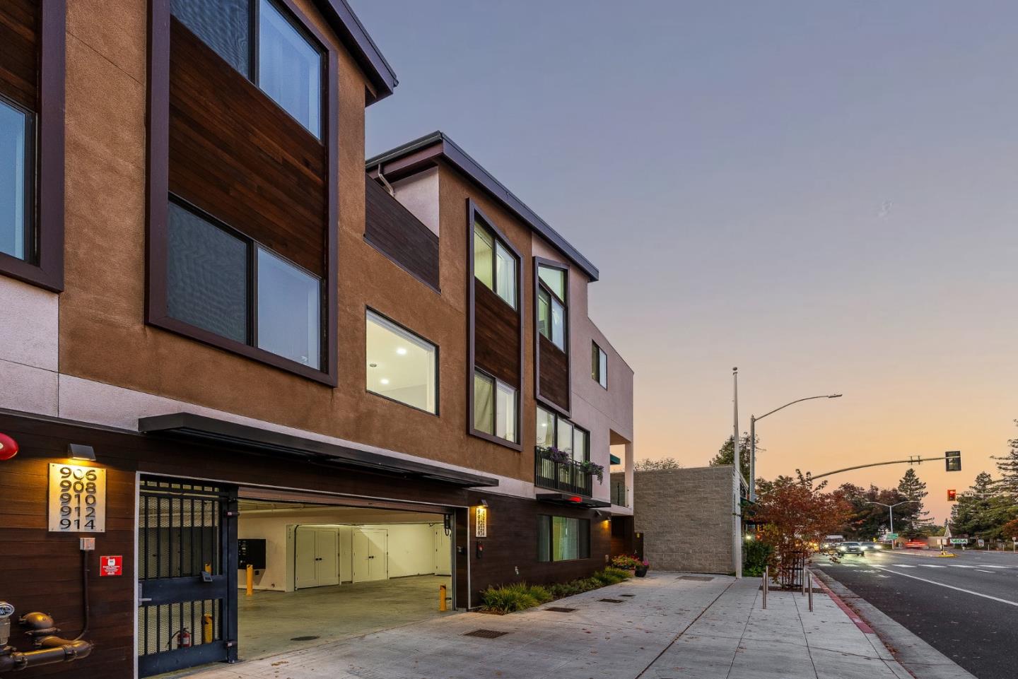 Detail Gallery Image 3 of 34 For 908 Woodside Rd, Redwood City,  CA 94061 - 3 Beds | 3 Baths