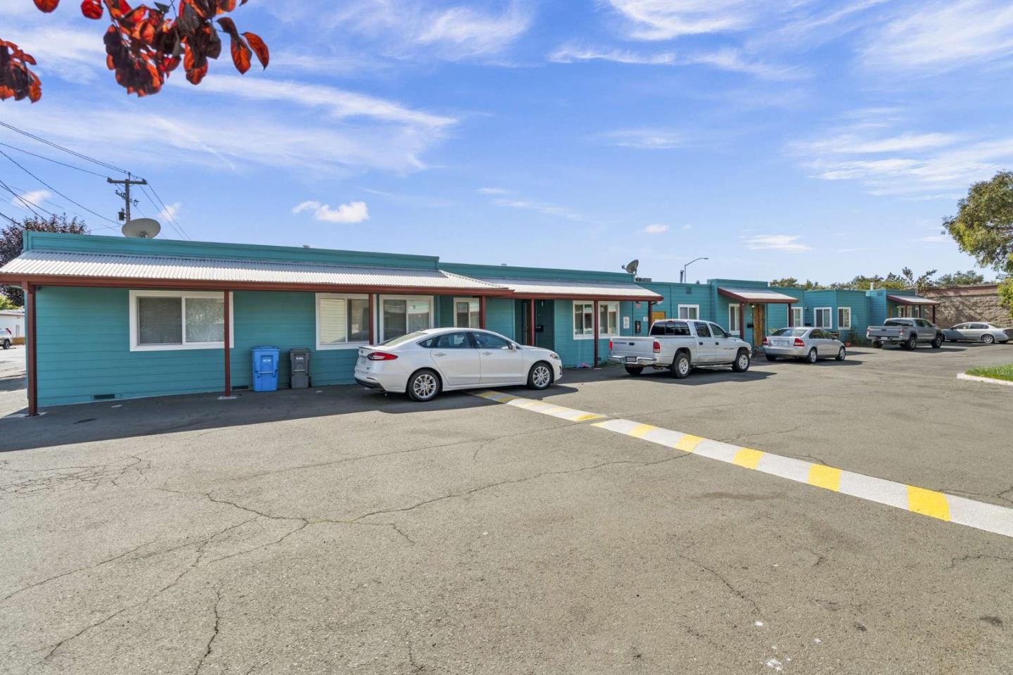 Detail Gallery Image 3 of 10 For 1015 S a St, Santa Rosa,  CA 95404 - – Beds | – Baths