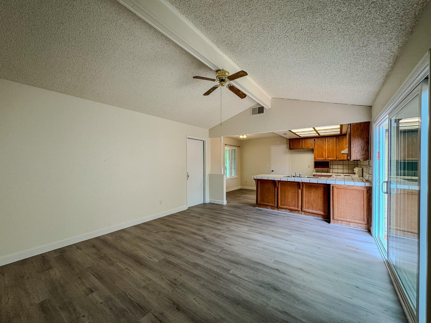 Detail Gallery Image 5 of 12 For 3022 Rosemont Dr, Sacramento,  CA 95826 - 4 Beds | 2 Baths