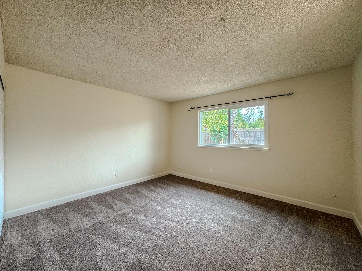 Detail Gallery Image 8 of 12 For 3022 Rosemont Dr, Sacramento,  CA 95826 - 4 Beds | 2 Baths