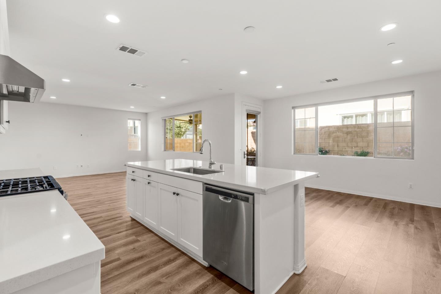 Detail Gallery Image 10 of 35 For 3915 E Fincastle St, Ontario,  CA 91761 - 4 Beds | 3 Baths