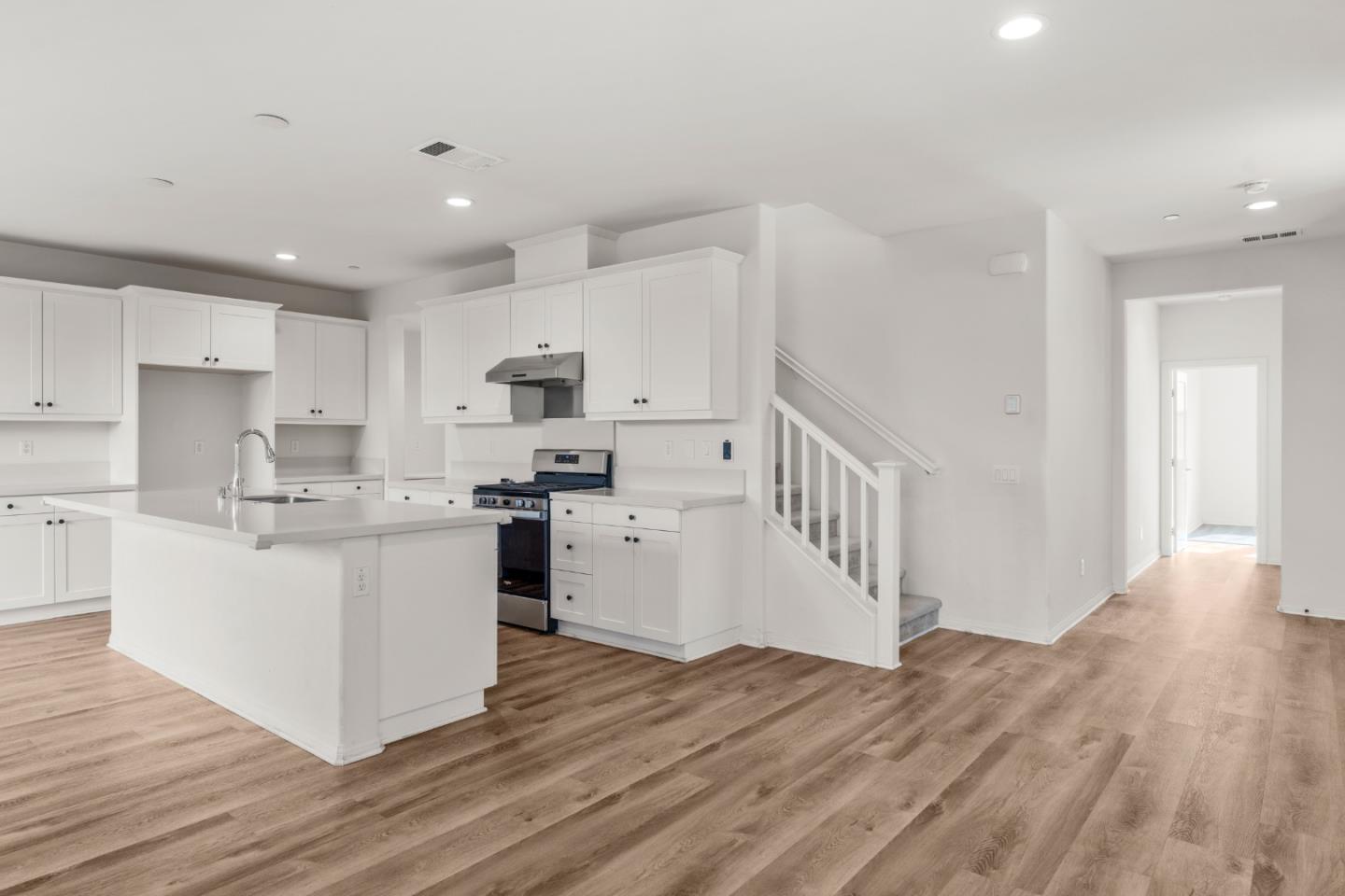 Detail Gallery Image 11 of 35 For 3915 E Fincastle St, Ontario,  CA 91761 - 4 Beds | 3 Baths