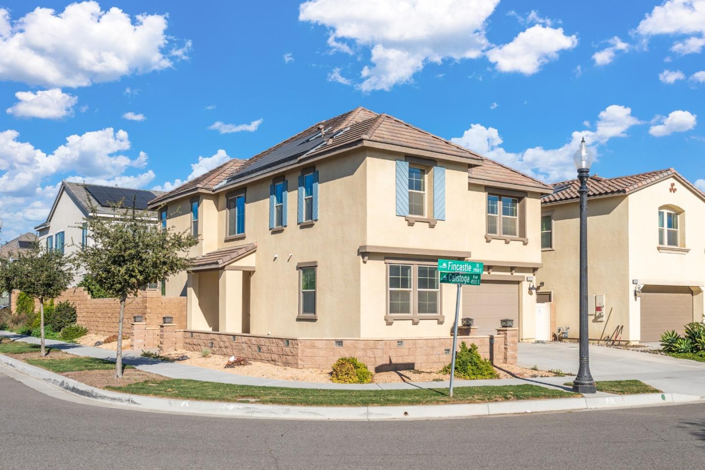 Detail Gallery Image 2 of 35 For 3915 E Fincastle St, Ontario,  CA 91761 - 4 Beds | 3 Baths