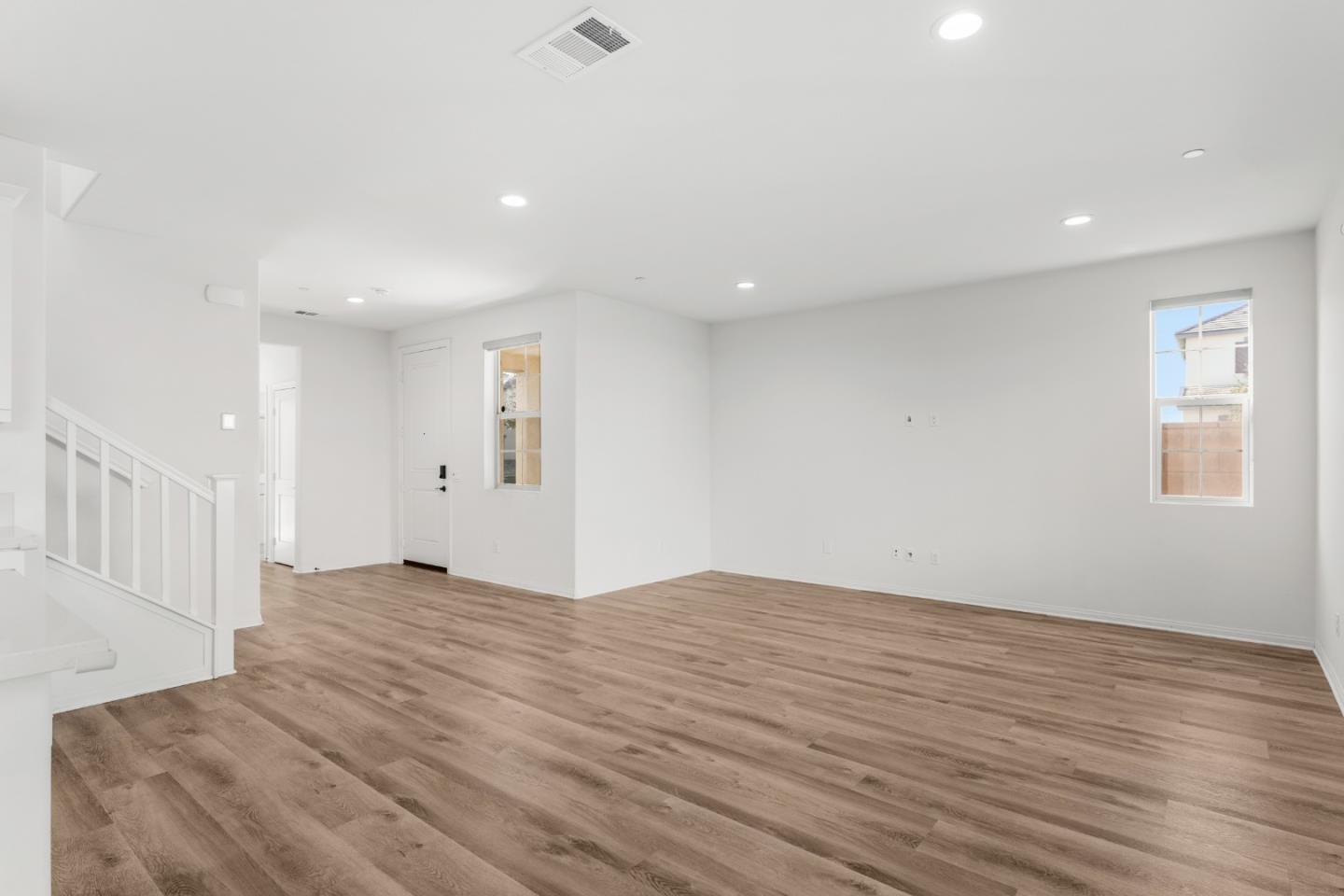 Detail Gallery Image 6 of 35 For 3915 E Fincastle St, Ontario,  CA 91761 - 4 Beds | 3 Baths