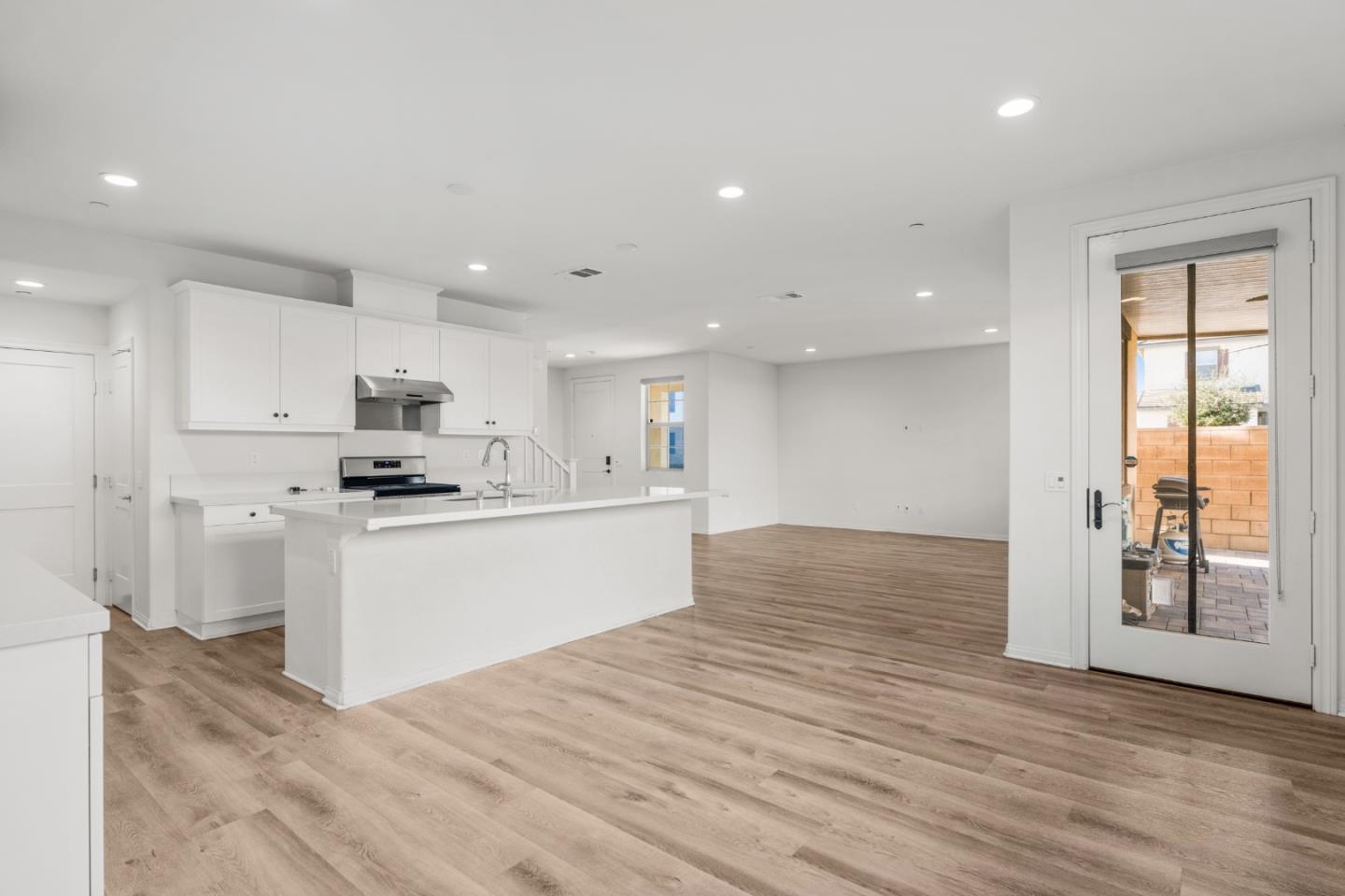 Detail Gallery Image 7 of 35 For 3915 E Fincastle St, Ontario,  CA 91761 - 4 Beds | 3 Baths