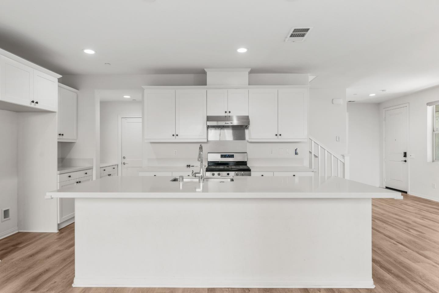 Detail Gallery Image 8 of 35 For 3915 E Fincastle St, Ontario,  CA 91761 - 4 Beds | 3 Baths