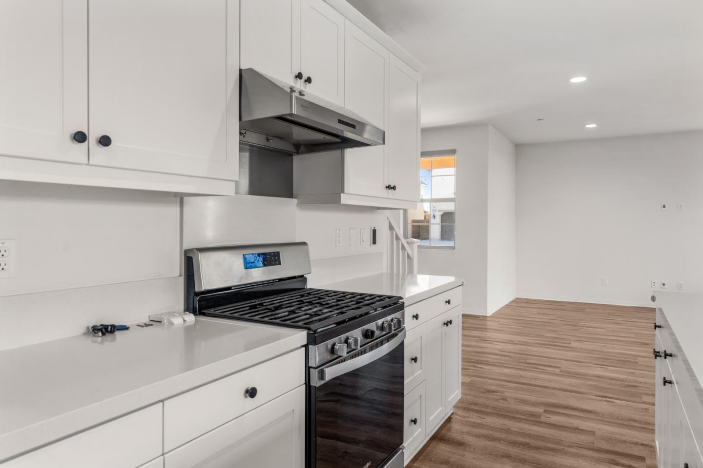 Detail Gallery Image 9 of 35 For 3915 E Fincastle St, Ontario,  CA 91761 - 4 Beds | 3 Baths