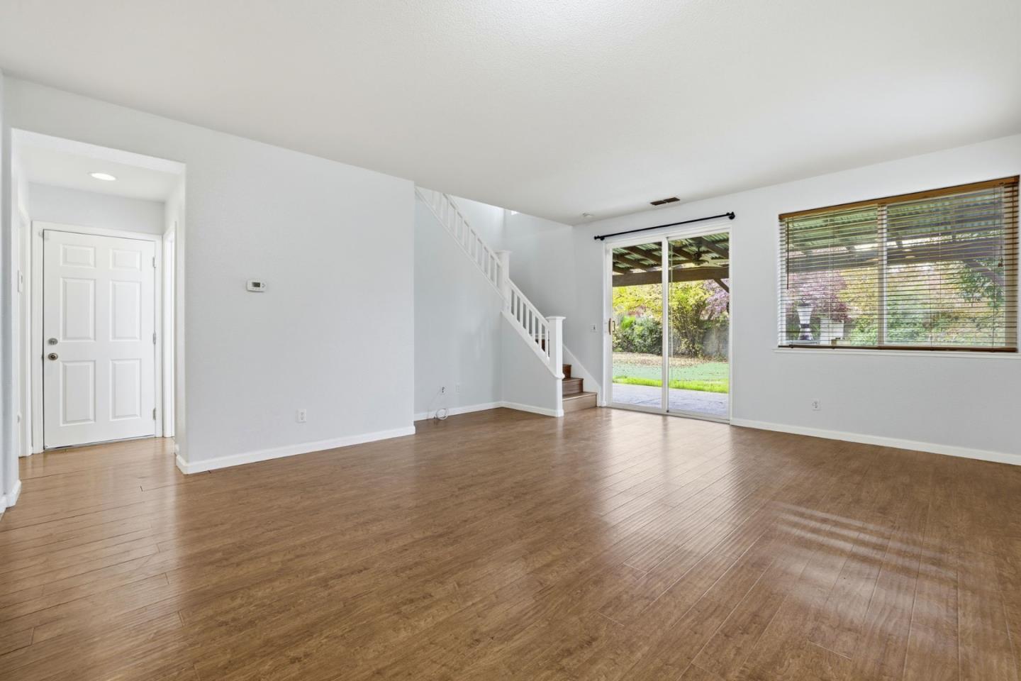 Detail Gallery Image 3 of 20 For 11 Stony Hill Pl, Sacramento,  CA 95835 - 3 Beds | 2/1 Baths