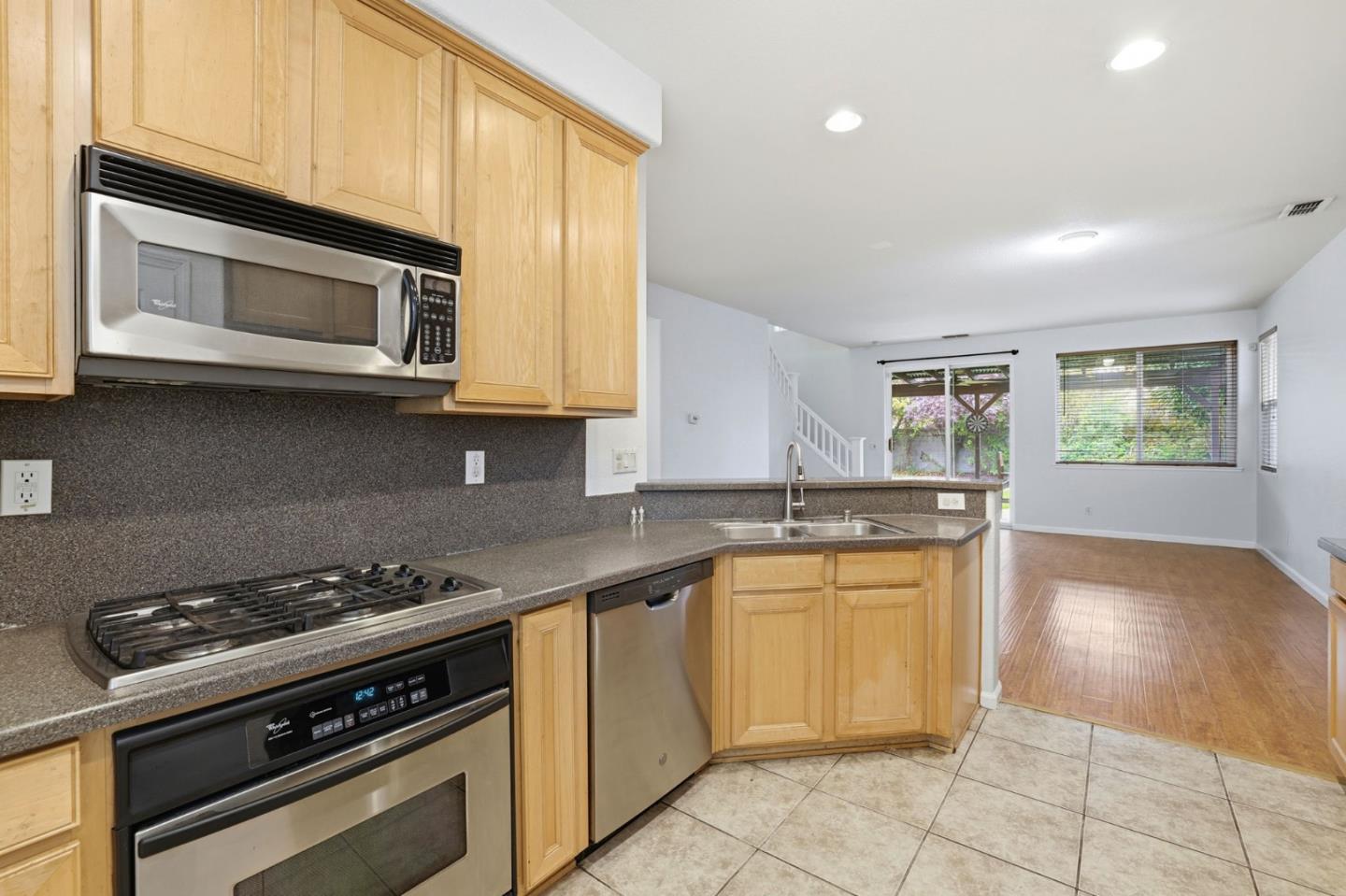 Detail Gallery Image 6 of 20 For 11 Stony Hill Pl, Sacramento,  CA 95835 - 3 Beds | 2/1 Baths