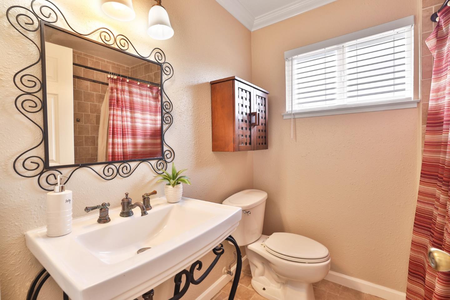 Detail Gallery Image 11 of 21 For 206 Blossom Hill Rd, San Jose,  CA 95123 - 3 Beds | 2/1 Baths