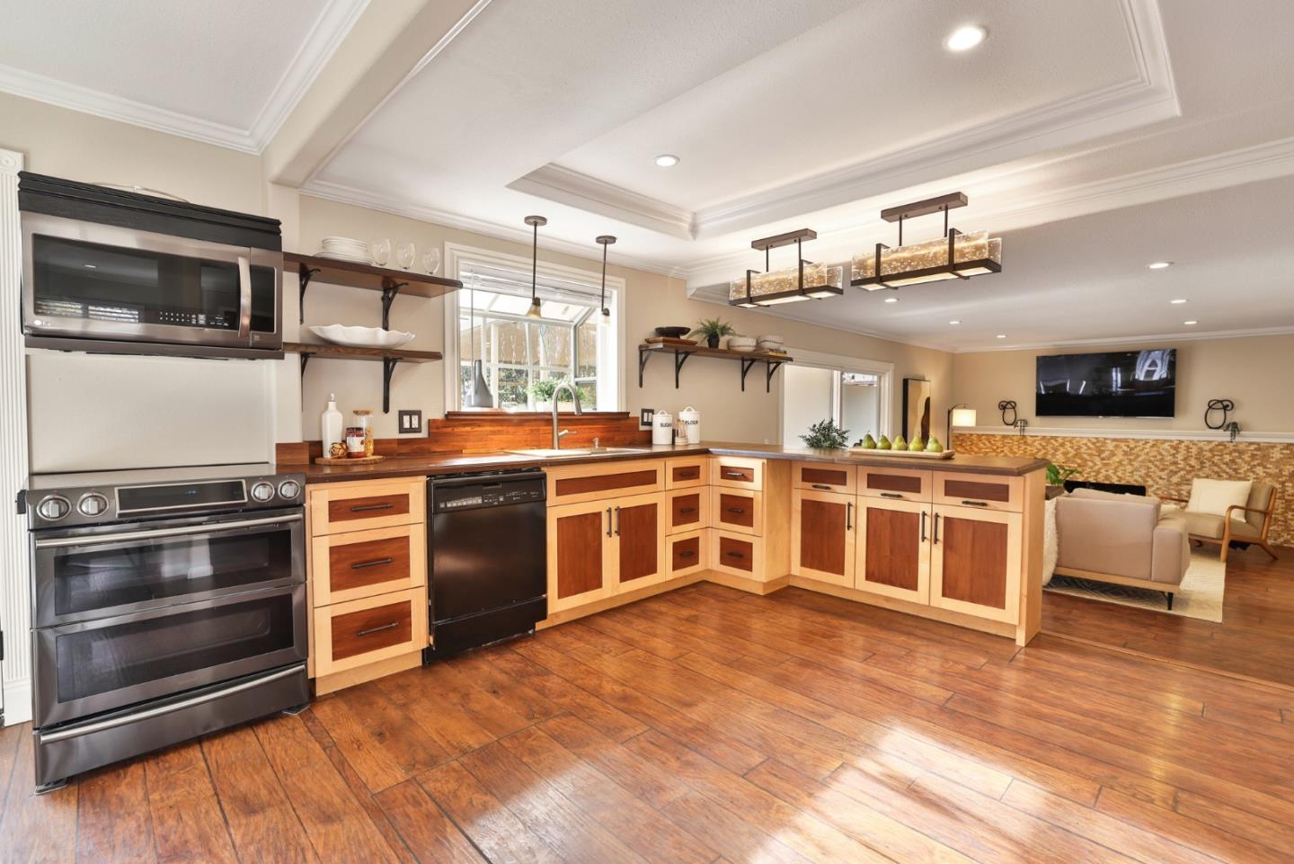 Detail Gallery Image 6 of 21 For 206 Blossom Hill Rd, San Jose,  CA 95123 - 3 Beds | 2/1 Baths