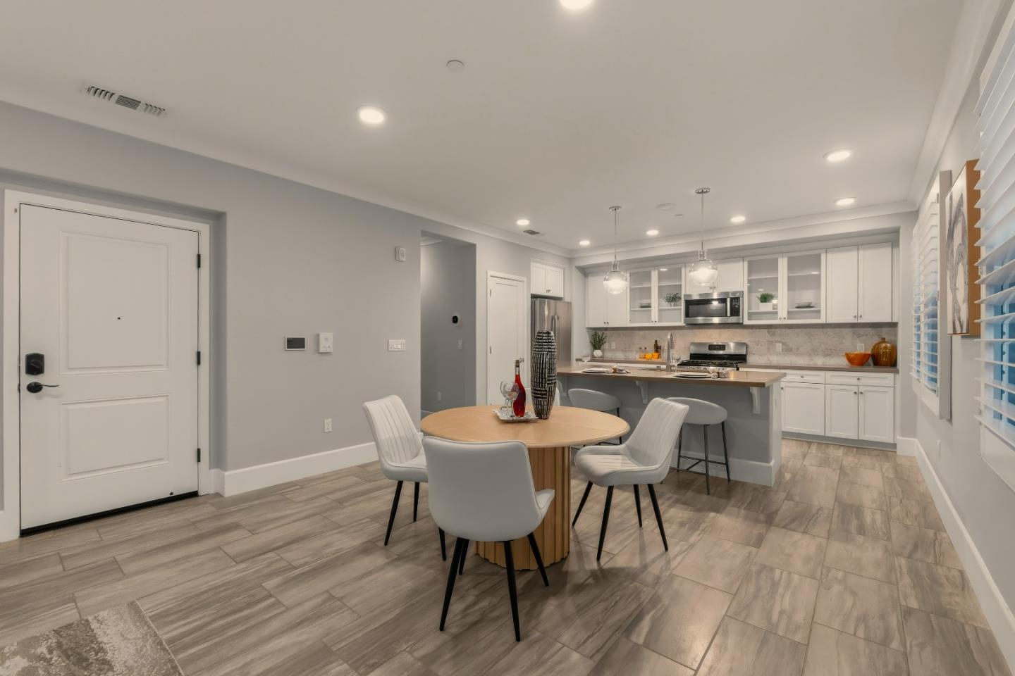 Detail Gallery Image 13 of 50 For 1057 Foxglove Pl #202,  San Jose,  CA 95131 - 3 Beds | 2/1 Baths