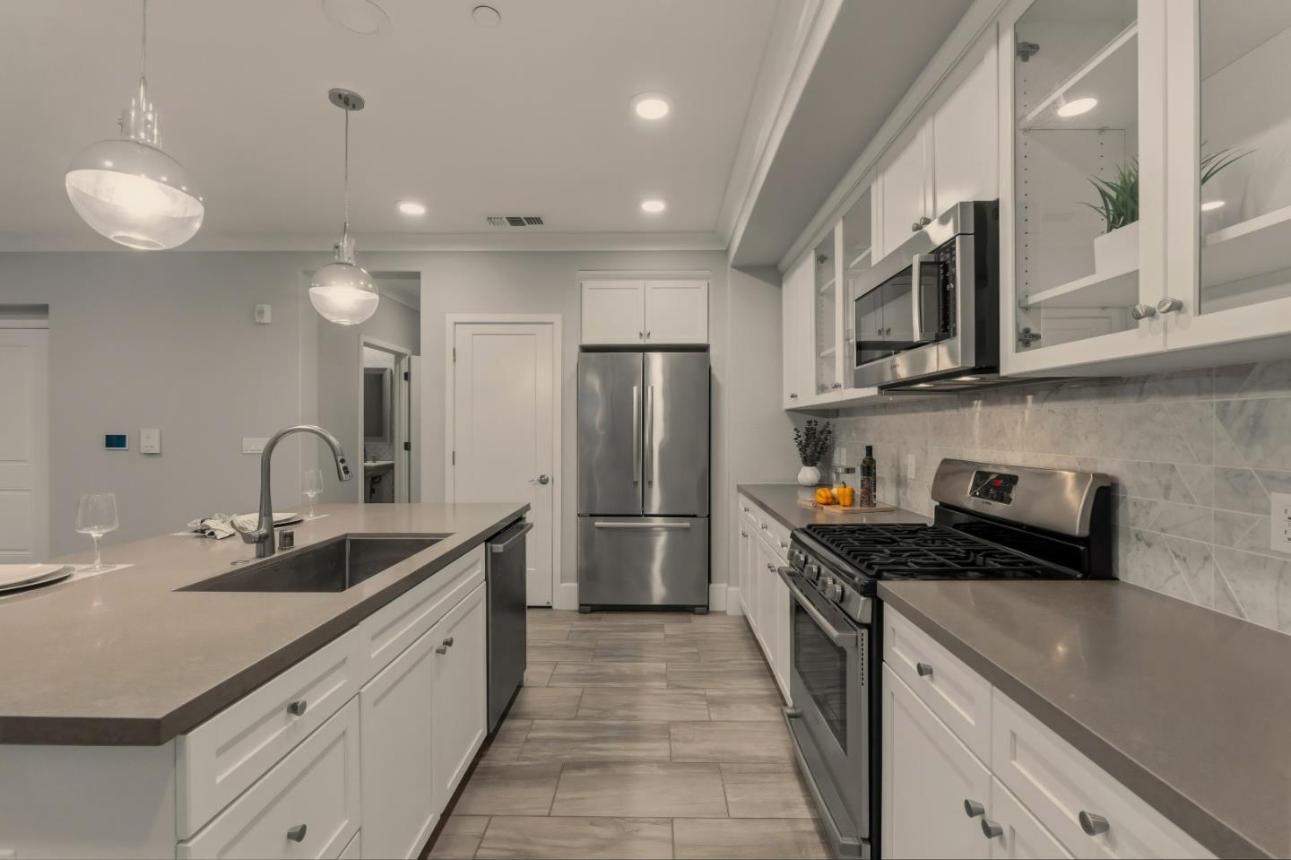 Detail Gallery Image 21 of 50 For 1057 Foxglove Pl #202,  San Jose,  CA 95131 - 3 Beds | 2/1 Baths