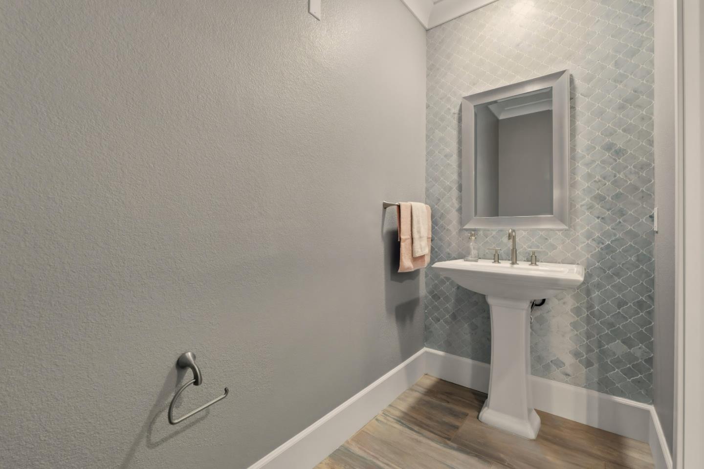 Detail Gallery Image 24 of 50 For 1057 Foxglove Pl #202,  San Jose,  CA 95131 - 3 Beds | 2/1 Baths