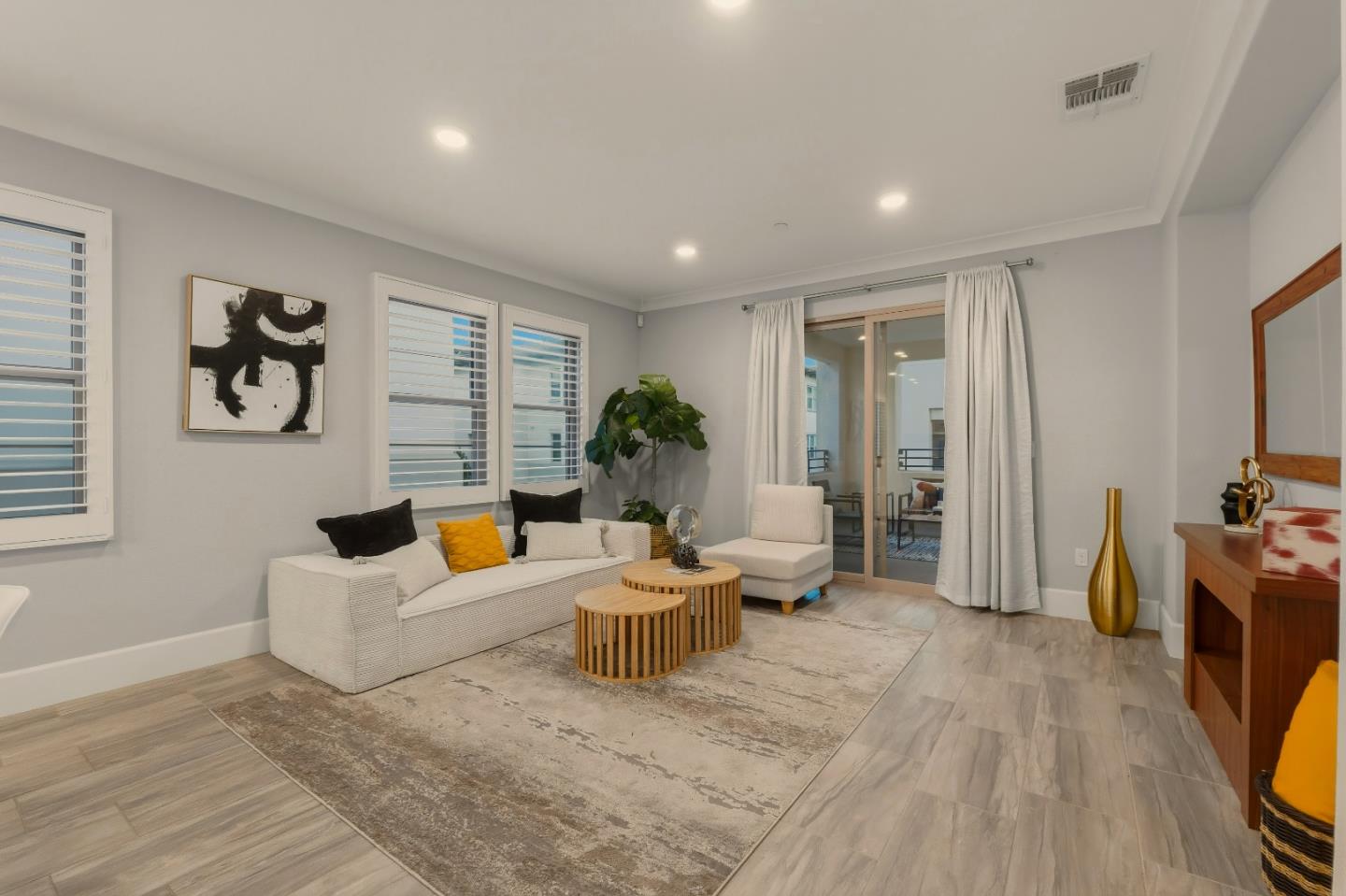 Detail Gallery Image 4 of 50 For 1057 Foxglove Pl #202,  San Jose,  CA 95131 - 3 Beds | 2/1 Baths