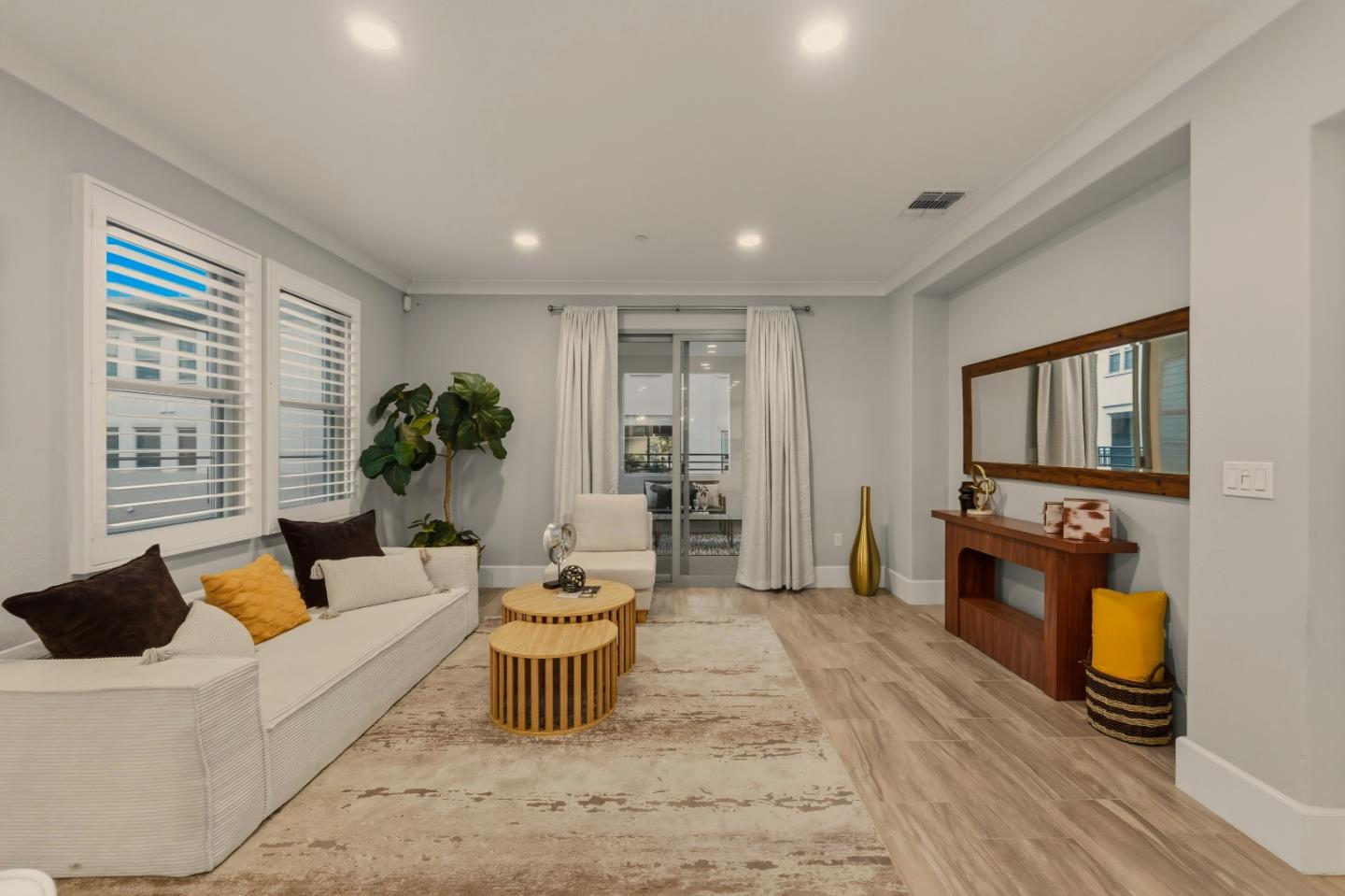 Detail Gallery Image 5 of 50 For 1057 Foxglove Pl #202,  San Jose,  CA 95131 - 3 Beds | 2/1 Baths