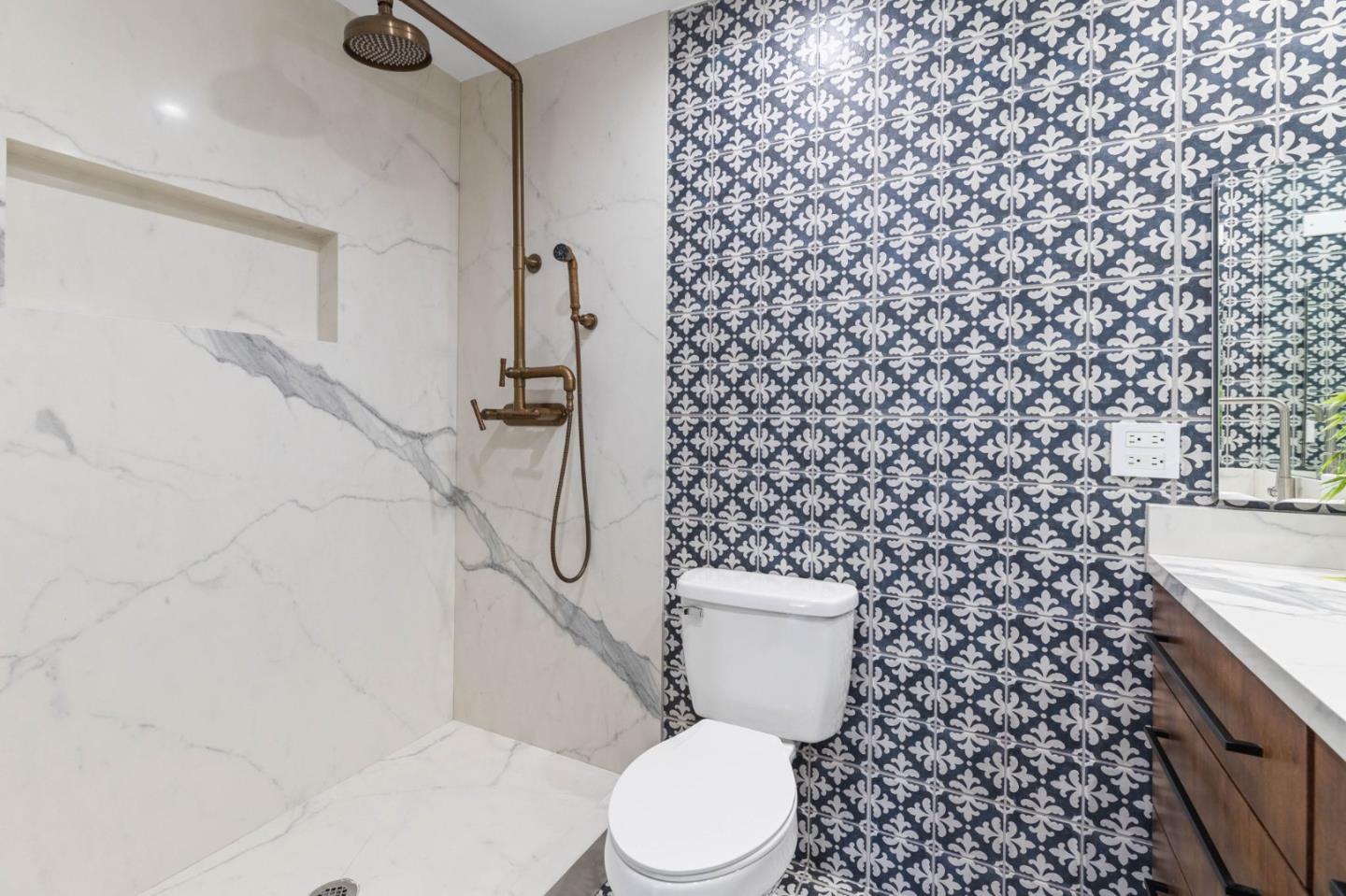 Detail Gallery Image 19 of 23 For 55 Claremont Ave #301,  Redwood City,  CA 94062 - 3 Beds | 2 Baths