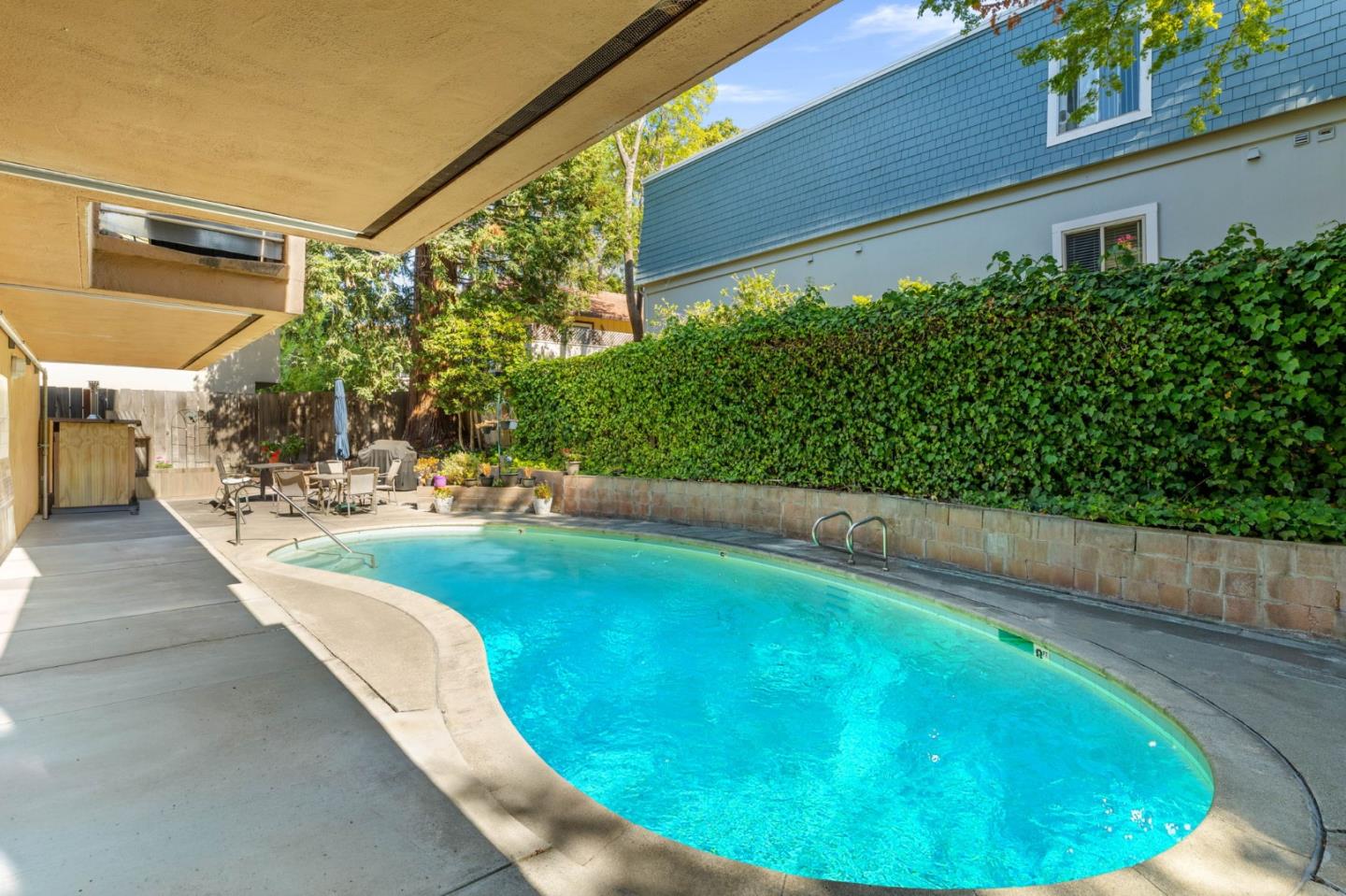 Detail Gallery Image 22 of 23 For 55 Claremont Ave #301,  Redwood City,  CA 94062 - 3 Beds | 2 Baths