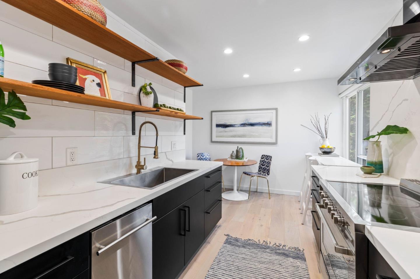 Detail Gallery Image 6 of 23 For 55 Claremont Ave #301,  Redwood City,  CA 94062 - 3 Beds | 2 Baths