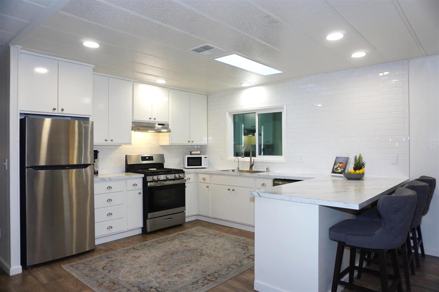 Detail Gallery Image 4 of 26 For 21 Quail Hollow Dr #21,  San Jose,  CA 95128 - 2 Beds | 2 Baths