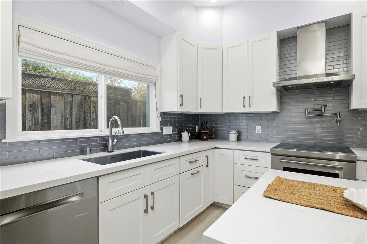 Detail Gallery Image 12 of 29 For 4975 Chiles Dr, San Jose,  CA 95136 - 4 Beds | 2 Baths