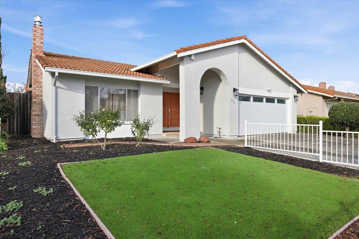 Detail Gallery Image 3 of 29 For 4975 Chiles Dr, San Jose,  CA 95136 - 4 Beds | 2 Baths