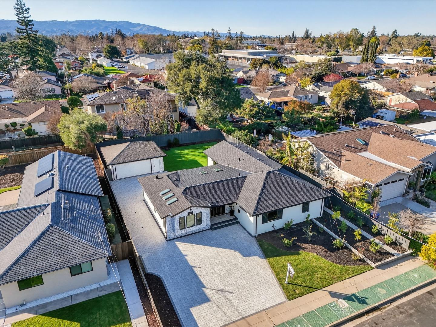 Detail Gallery Image 4 of 39 For 371 N Milton Ave, Campbell,  CA 95008 - 4 Beds | 3 Baths