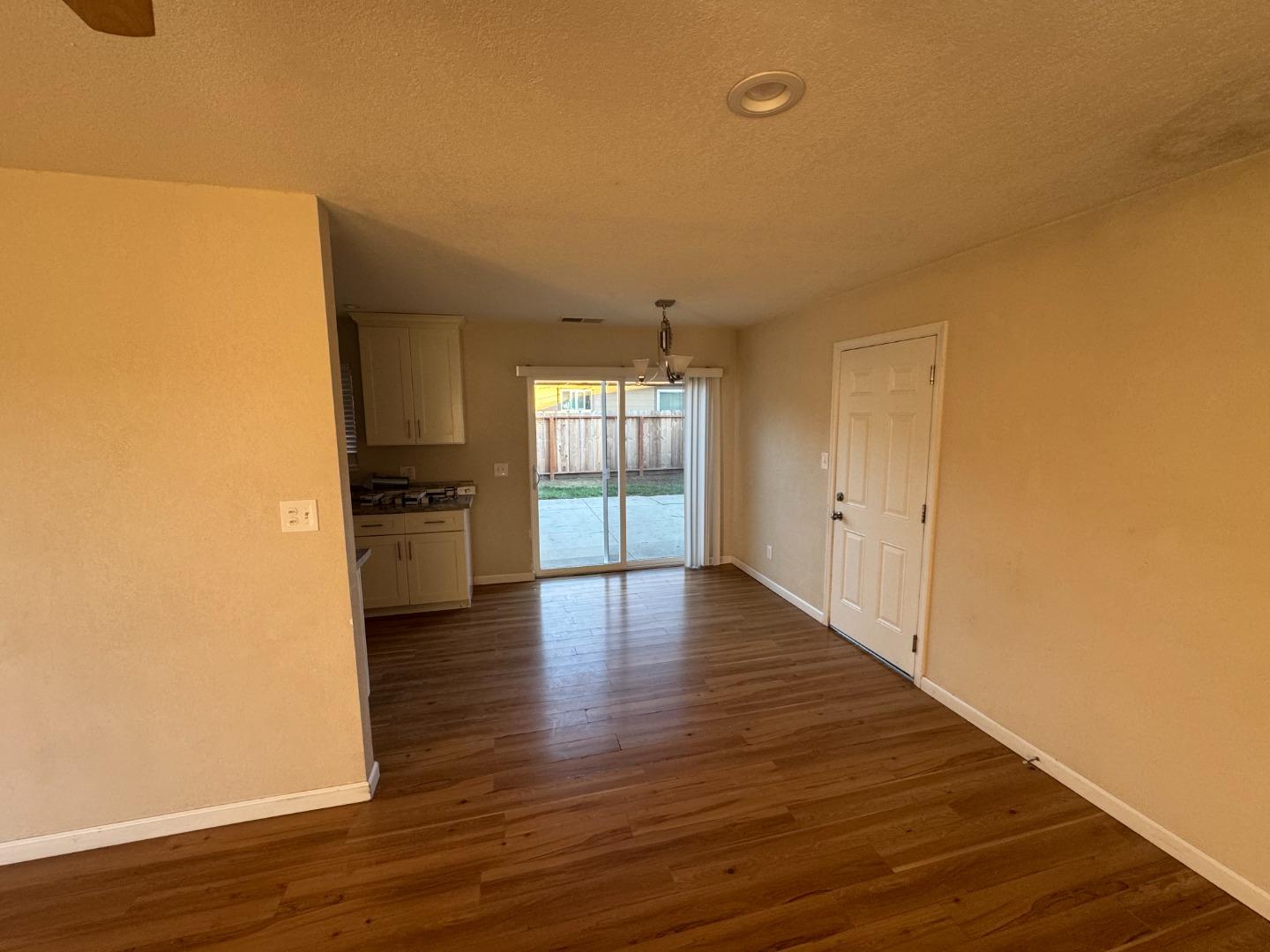 Detail Gallery Image 12 of 18 For 1776 Pescadero Dr, Salinas,  CA 93906 - 3 Beds | 1/1 Baths