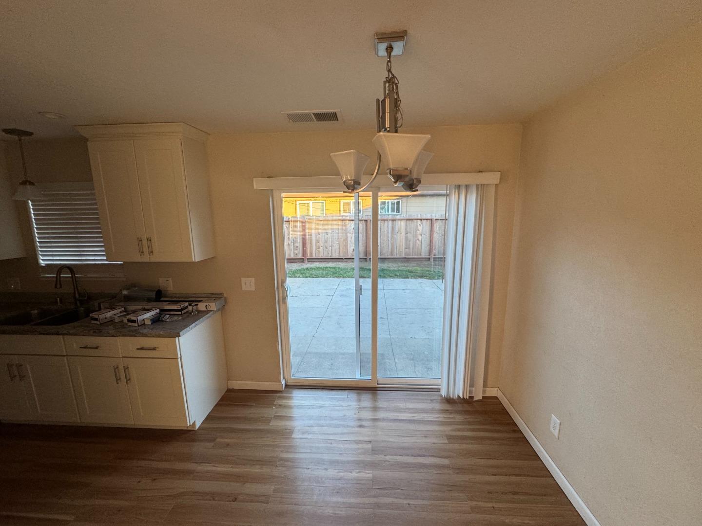 Detail Gallery Image 3 of 18 For 1776 Pescadero Dr, Salinas,  CA 93906 - 3 Beds | 1/1 Baths