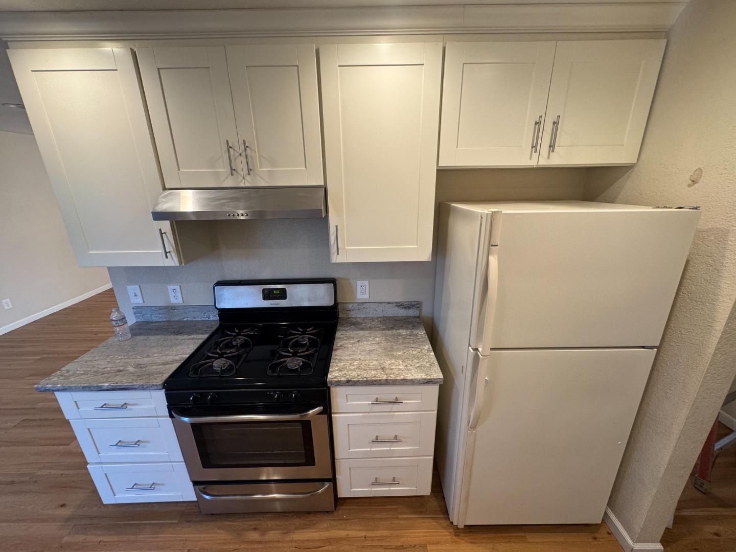 Detail Gallery Image 5 of 18 For 1776 Pescadero Dr, Salinas,  CA 93906 - 3 Beds | 1/1 Baths