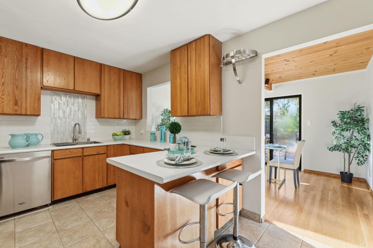 Detail Gallery Image 10 of 33 For 371 Orchard Ave, Sunnyvale,  CA 94085 - 3 Beds | 2 Baths