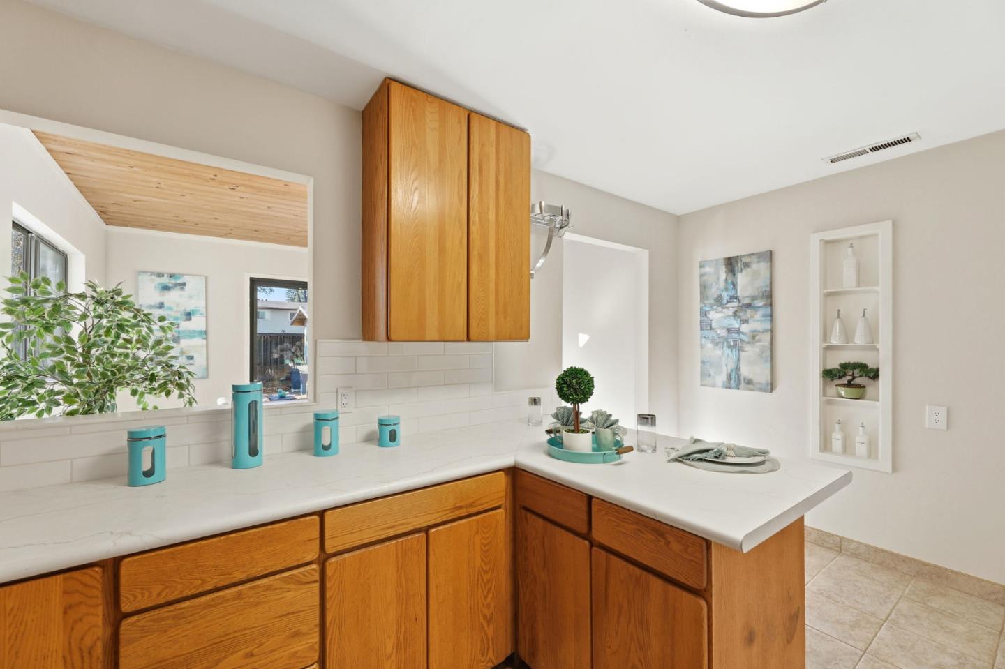 Detail Gallery Image 12 of 33 For 371 Orchard Ave, Sunnyvale,  CA 94085 - 3 Beds | 2 Baths