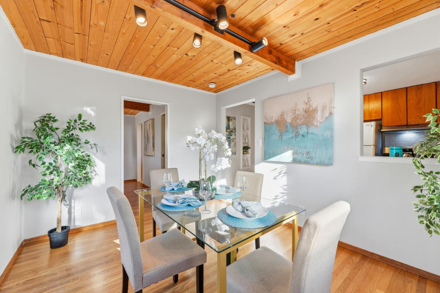 Detail Gallery Image 14 of 33 For 371 Orchard Ave, Sunnyvale,  CA 94085 - 3 Beds | 2 Baths