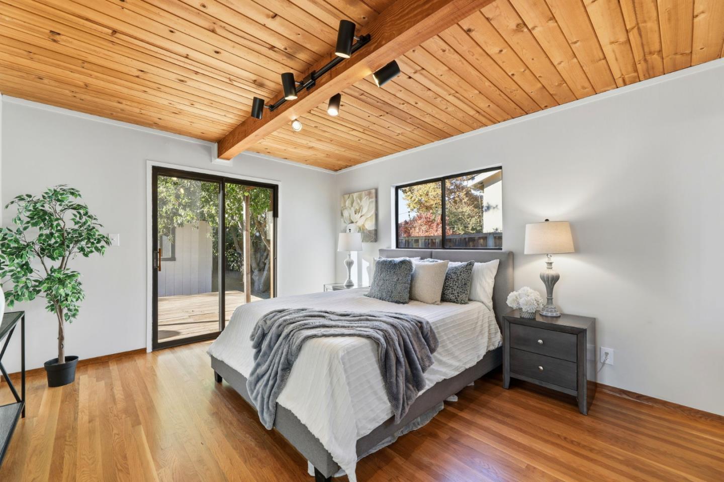 Detail Gallery Image 16 of 33 For 371 Orchard Ave, Sunnyvale,  CA 94085 - 3 Beds | 2 Baths