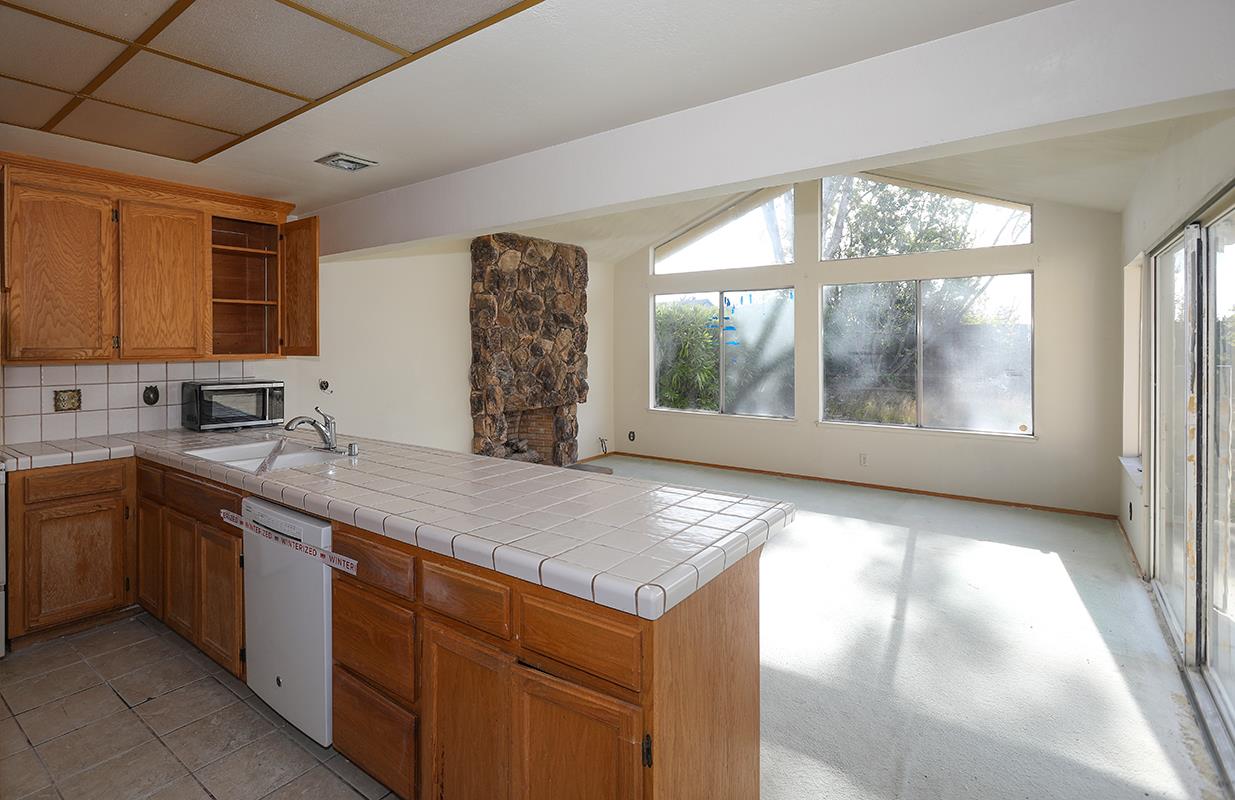 Detail Gallery Image 5 of 16 For 3621 La Mesa Dr, Hayward,  CA 94542 - 3 Beds | 2 Baths