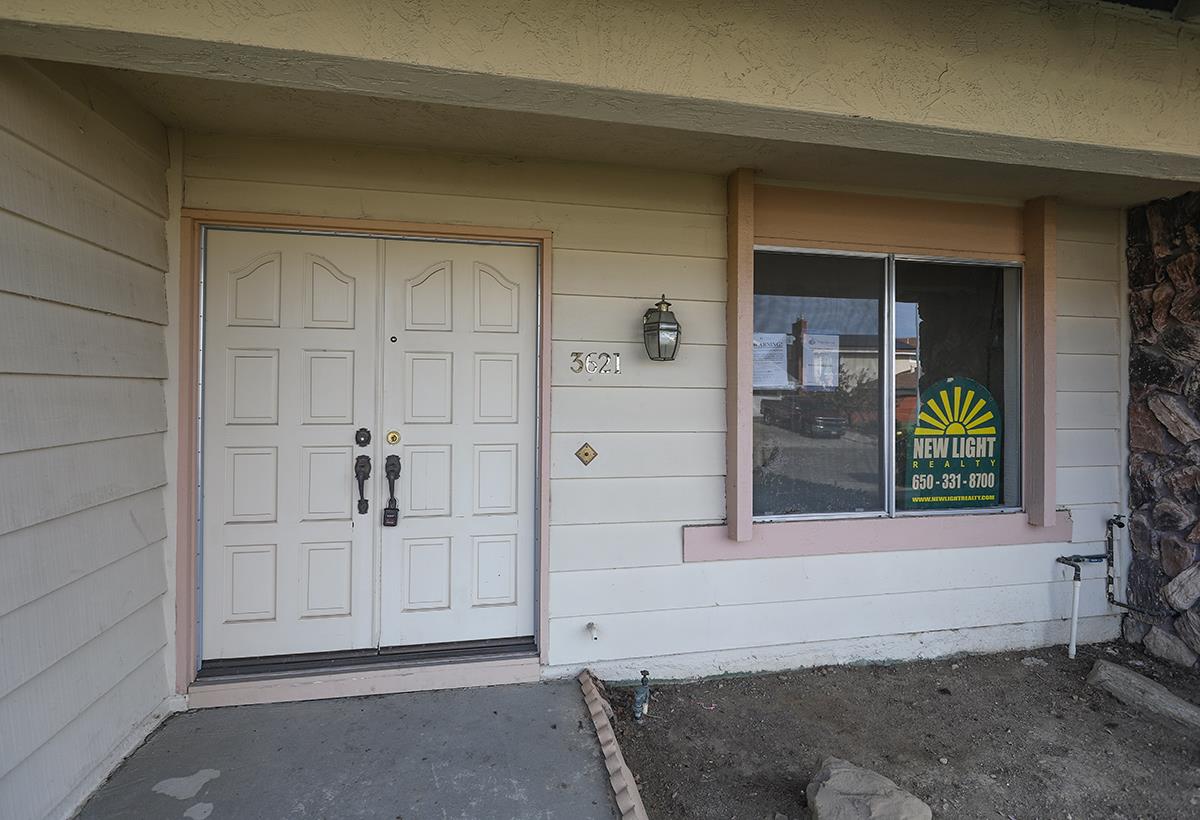 Detail Gallery Image 7 of 16 For 3621 La Mesa Dr, Hayward,  CA 94542 - 3 Beds | 2 Baths
