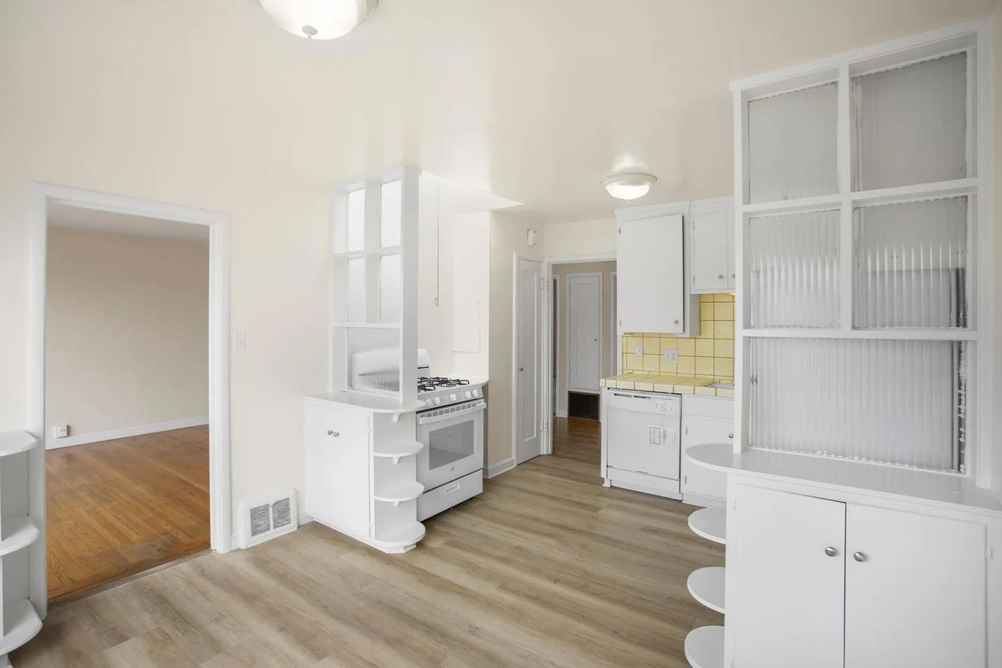 Detail Gallery Image 14 of 36 For 2338 39th Ave, San Francisco,  CA 94116 - 3 Beds | 1 Baths